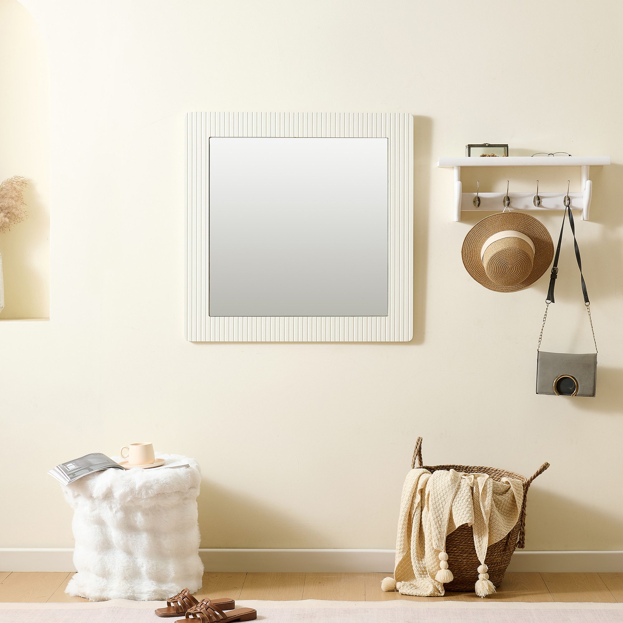 FANNOU Wandspiegel 80x80 cm mit weißem Rahmen in Holzoptik, ideal für Flur, Schlafzimmer & Wohnzimmer