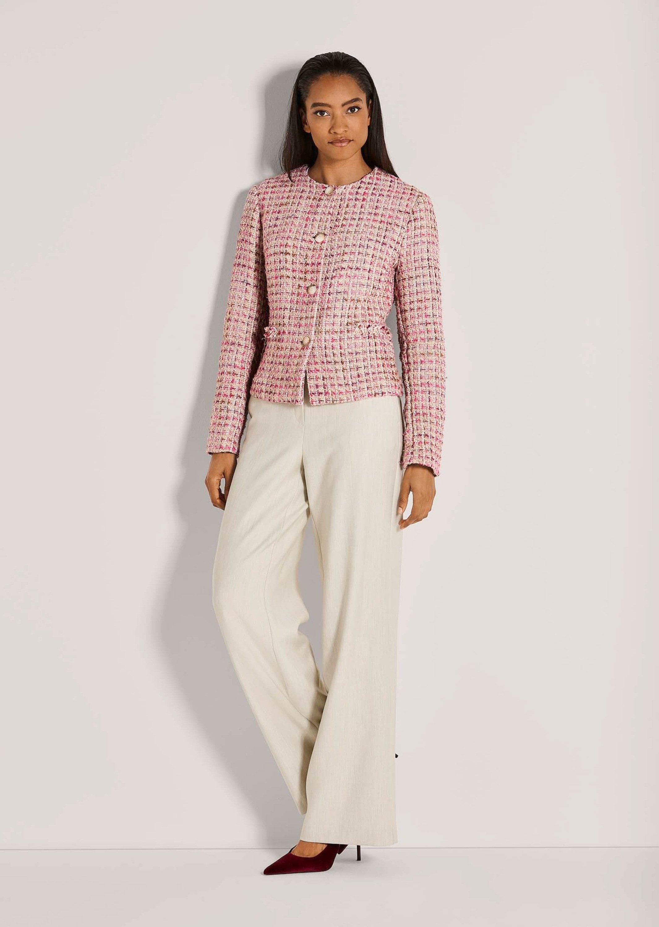 MADELEINE Kurzblazer Eleganter Businessblazer mit Hornknöpfen Kragenloser Blazer mit Glanzgarn und Langarm