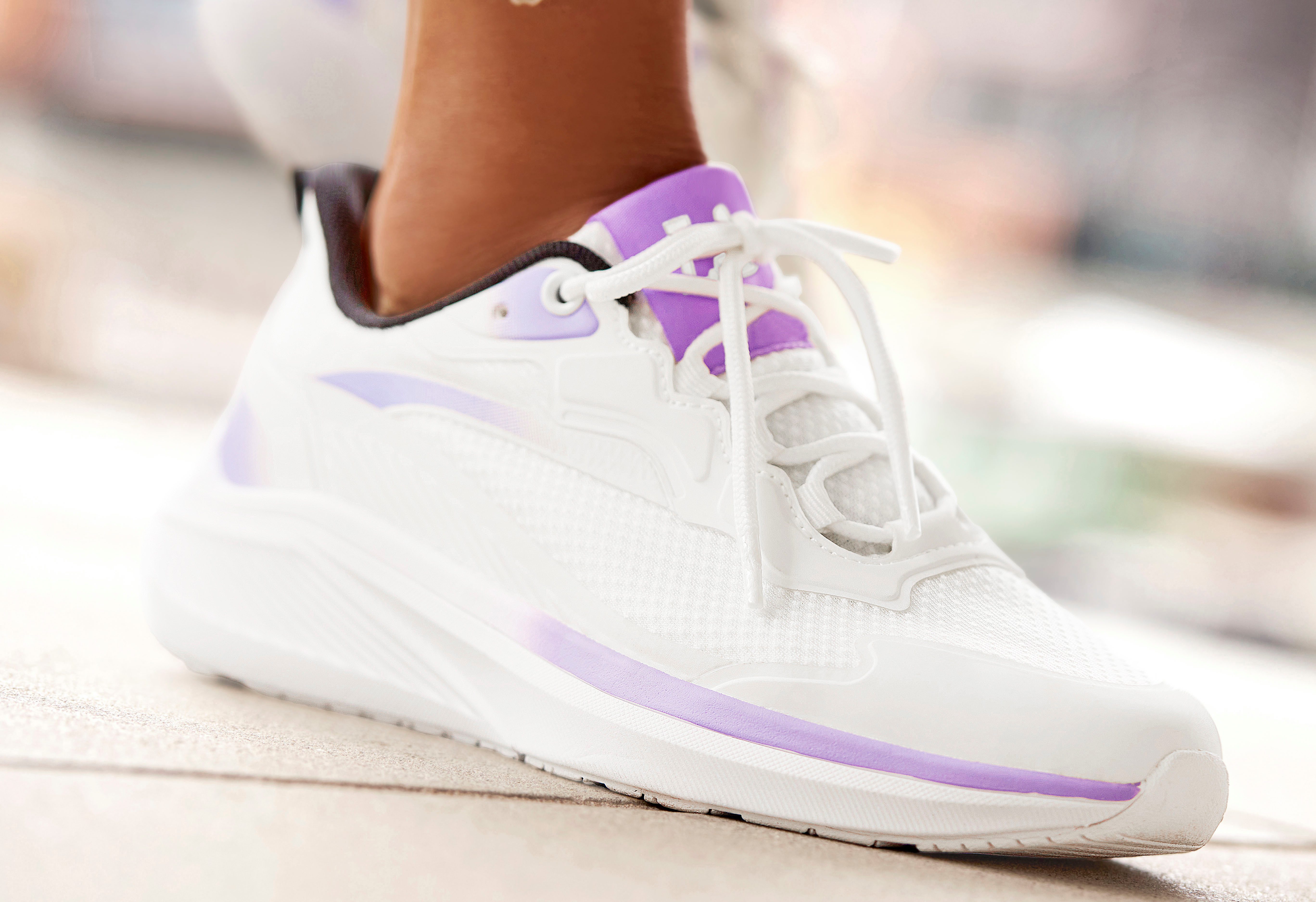 LASCANA ACTIVE Turnschuhe, Sneaker mit modischen Farbdetails VEGAN günstig online kaufen