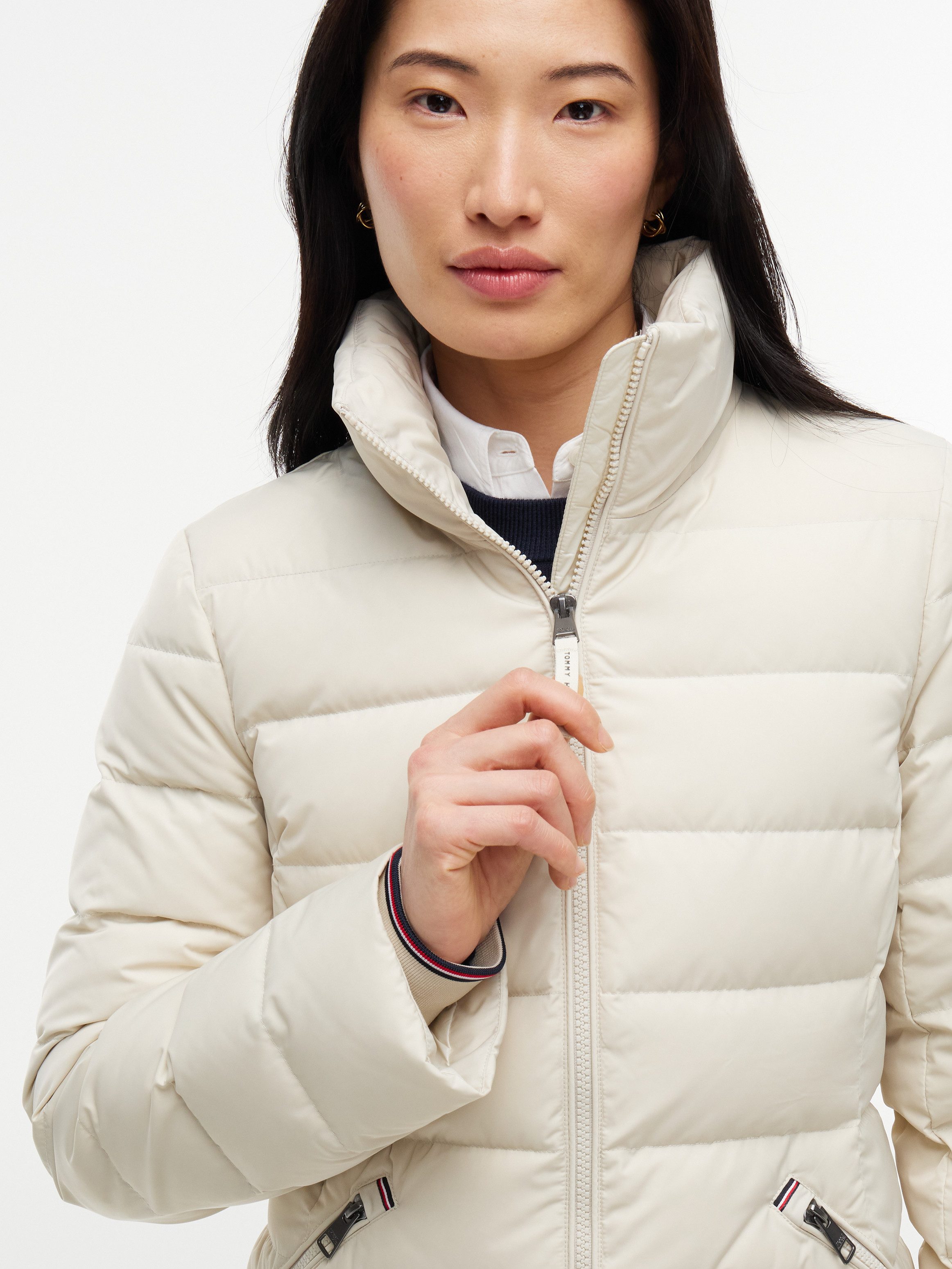 Tommy Hilfiger Steppmantel DOWN BRANDED FITTED COAT Kunstfaser, auch in großen Größen