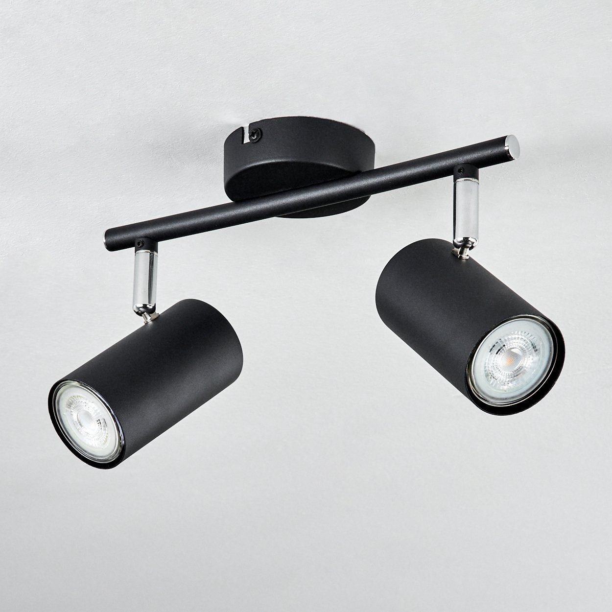 hofstein Deckenleuchte moderne Deckenlampe aus verstellbaren x 2 Leuchtmittel, ohne Metall Deckenleuchte Schwarz/Chromfarben, in 2-flammig, mit GU10 Schirmen