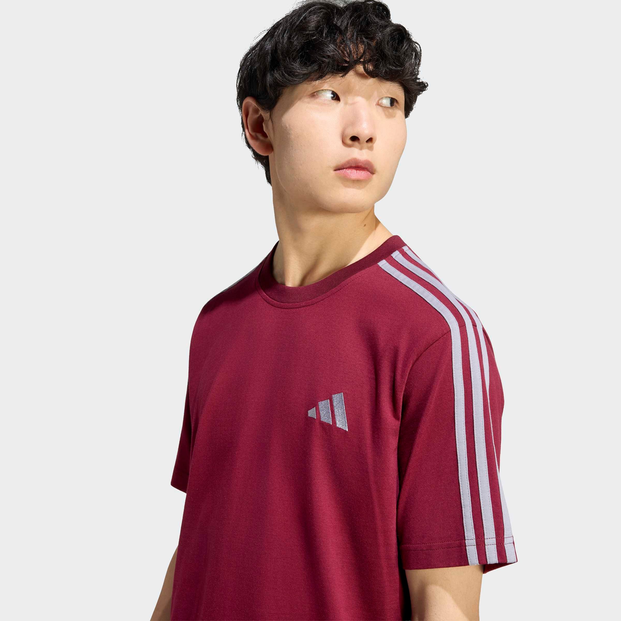 adidas Sportswear T-Shirt ESSENTIALS 3-STREIFEN, SINGLE JERSEY, BRANDING LINKE SCHULTER – Bild 4 von 5