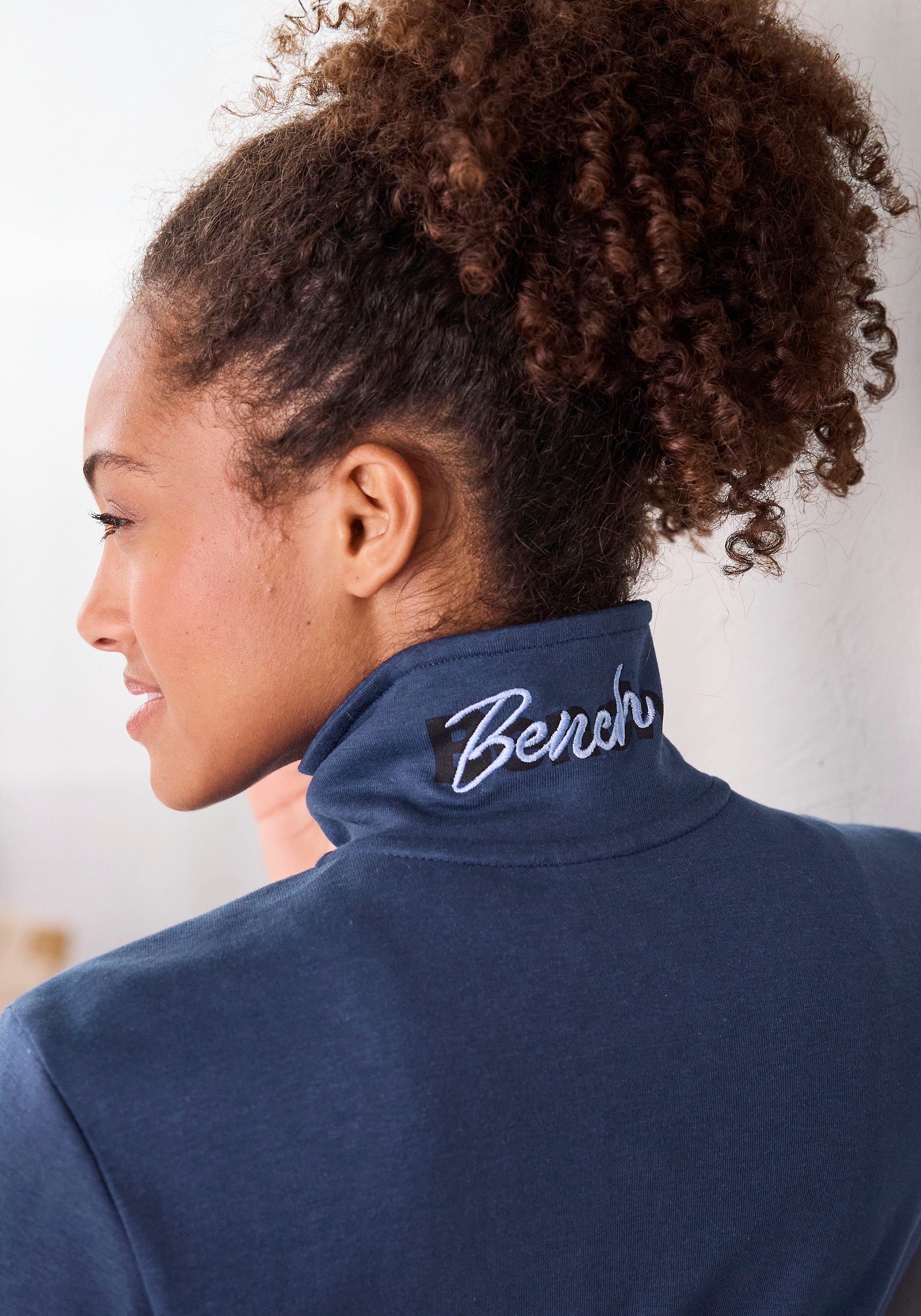 Bench. Loungewear Sweatjacke (1-tlg) mit bestickten Stehkragen, Loungeanzug