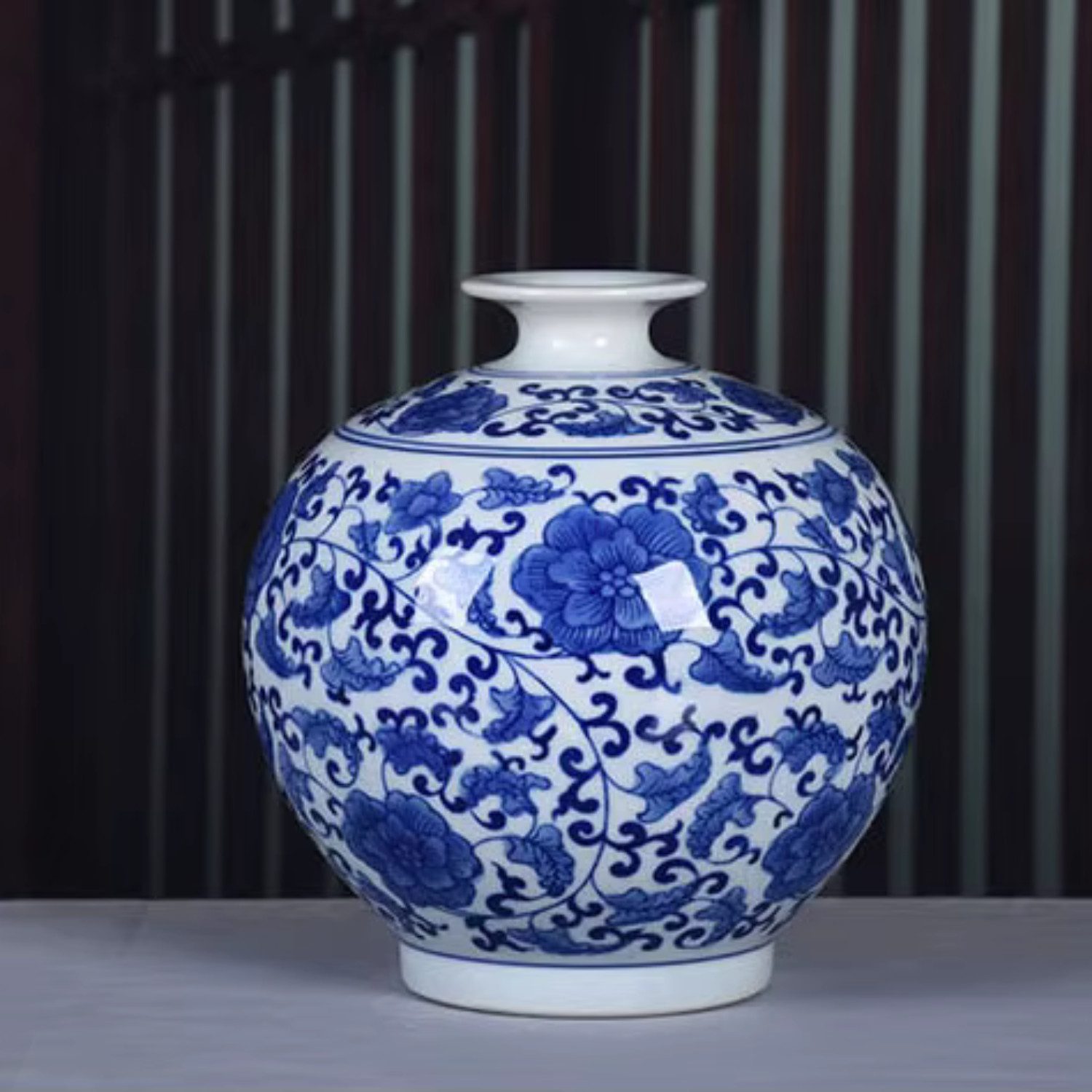 Quality Elegance Dekovase Luxuriöse Vintage-Keramikvase – Handbemaltes Blau-Weißes Porzellan, Feines Porzellan
