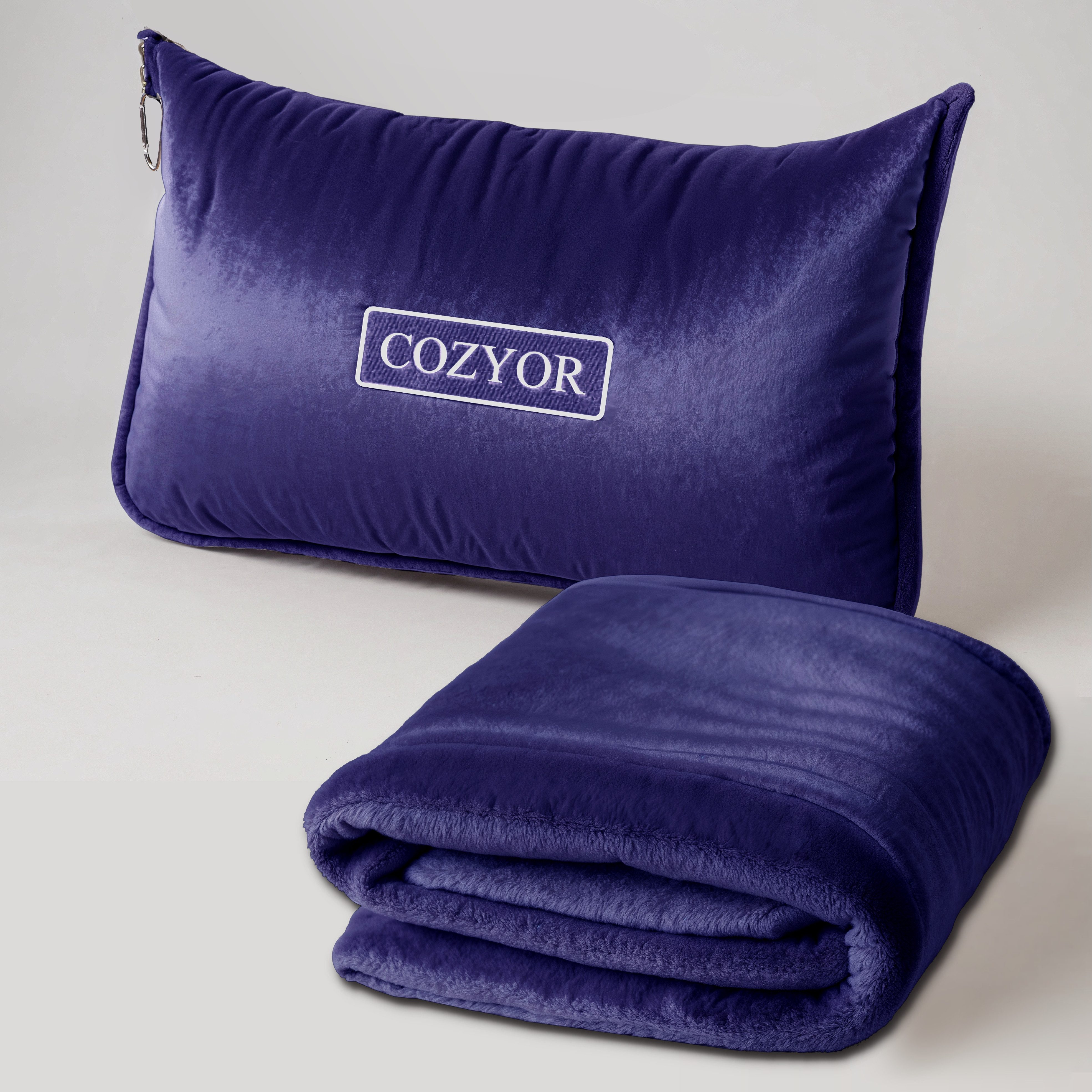 Cozyor Reisekissen und Reisedecke 2 in 1, Reiseset kuschelig weich + Rucksack-Clip, & mit praktischer Befestigung für Koffer, blau Ocean Serie, 1-tlg., Verwandlungskissen, Flugzeugdecke für unterwegs wahlweise mit Подушки для шеи & Augenmaske