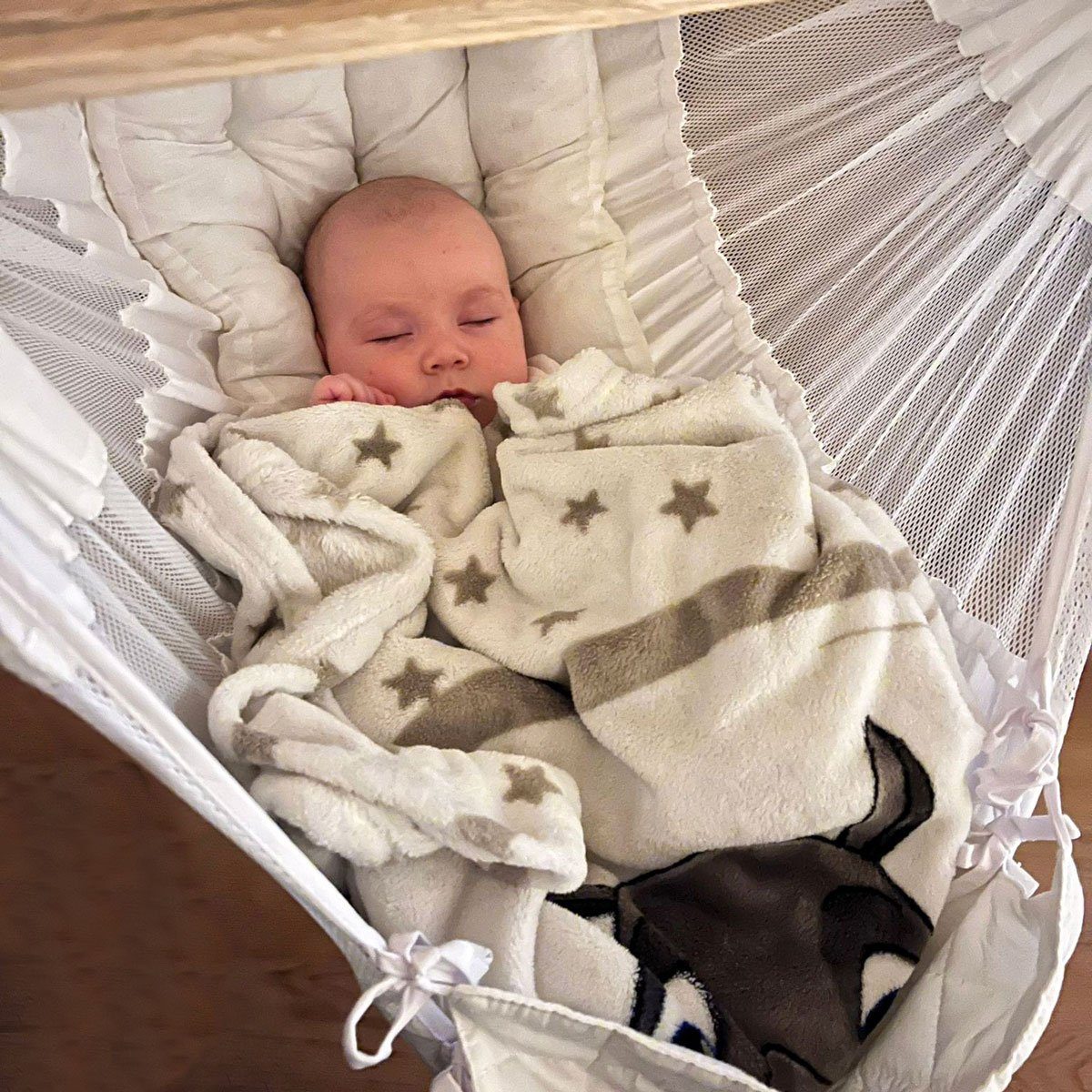 DuneDesign Babywippe Babyhängematte Baby-Feder-Wiege + Spreizstab günstig online kaufen