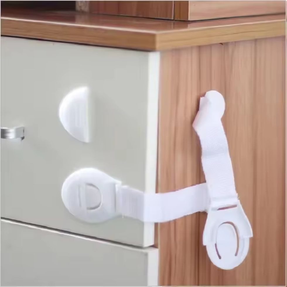 Montegoni Kindersicherung 10x Schubladenschloss Baby Schrankschloss Weiß mit Flexband, Selbstklebend, flexibel, ohne Bohren, für Schränke & Schubladen