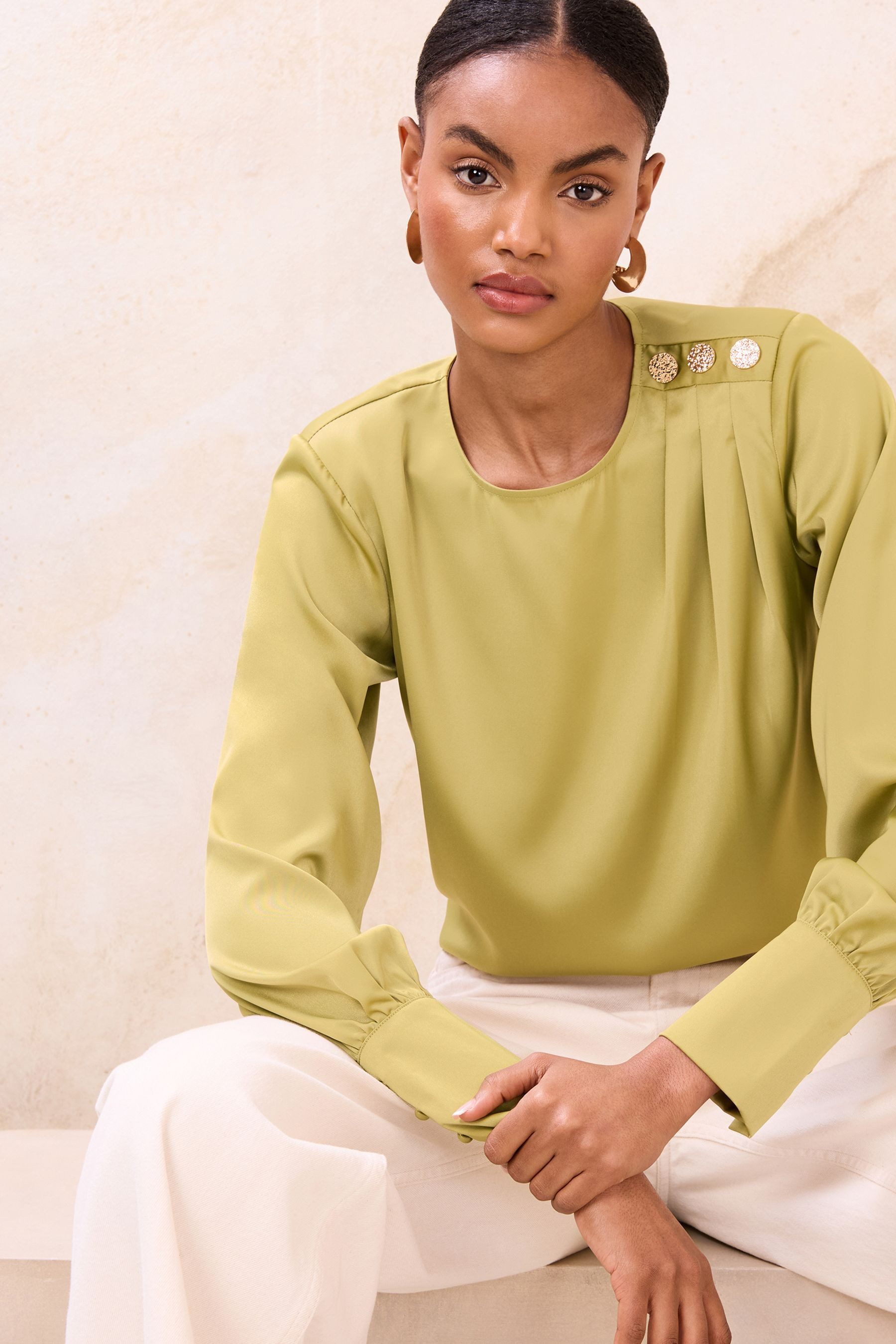 LIPSY Satinbluse Lipsy Satin-Bluse mit Schulterdetail, Regular (1-tlg)