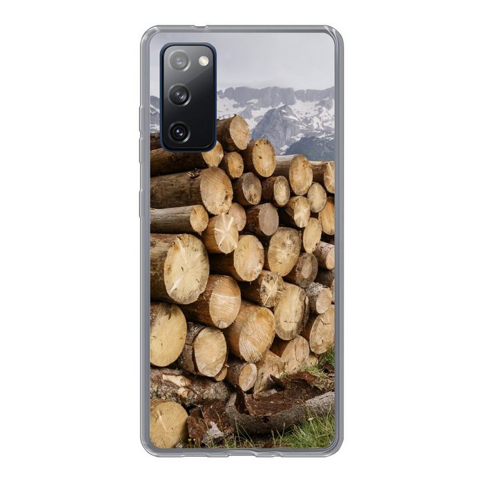 MuchoWow Handyhülle Mehrere Baumstämme sind in einer verschneiten Berglandschaft Phone Case Handyhülle Samsung Galaxy S20 FE Silikon Schutzhülle