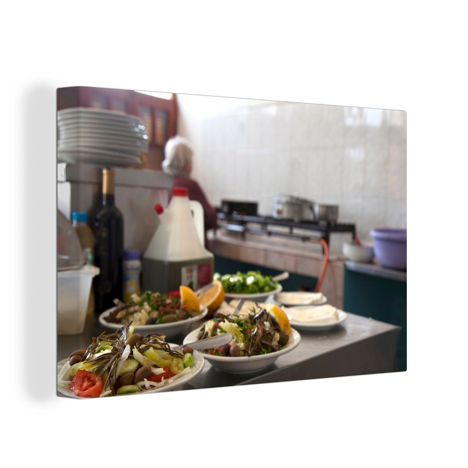 OneMillionCanvasses® Leinwandbild Griechische Salate in der Küche, (1 St), Wandbild Leinwandbilder, Aufhängefertig, Wanddeko, 30x20 cm
