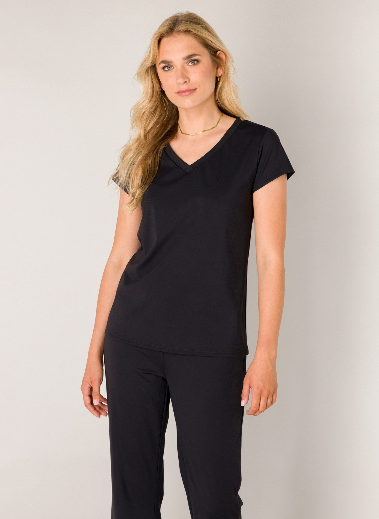 Base Level T-Shirt Tilly mit V-Ausschnitt günstig online kaufen