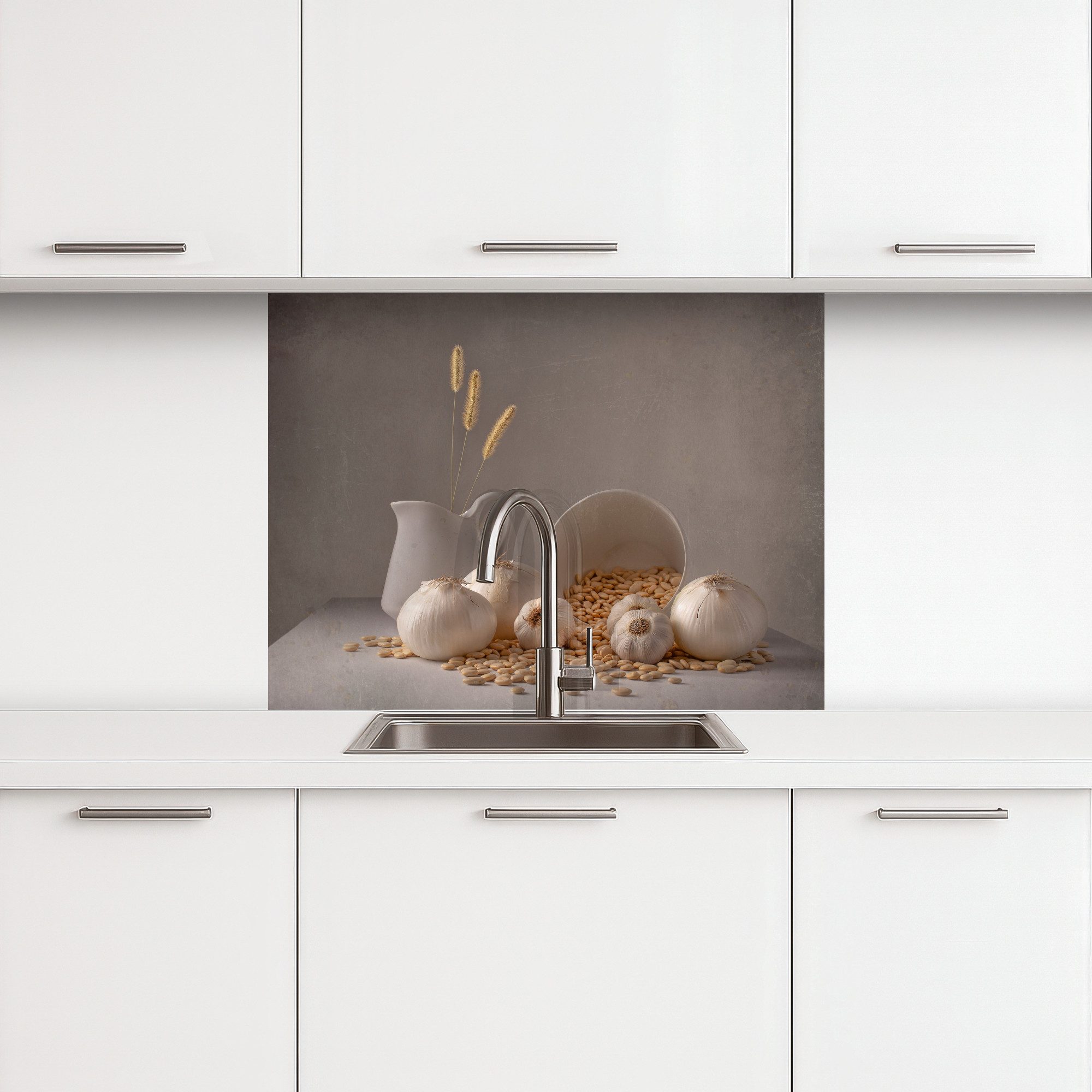 KitchenYeah Küchenrückwand selbstklebend Zwiebeln - Stilleben - Weiß - Beige, (1-tlg), Spritzschutz, Küche, Rückwand, Küchenwand, Küchenfront, 80x60 cm
