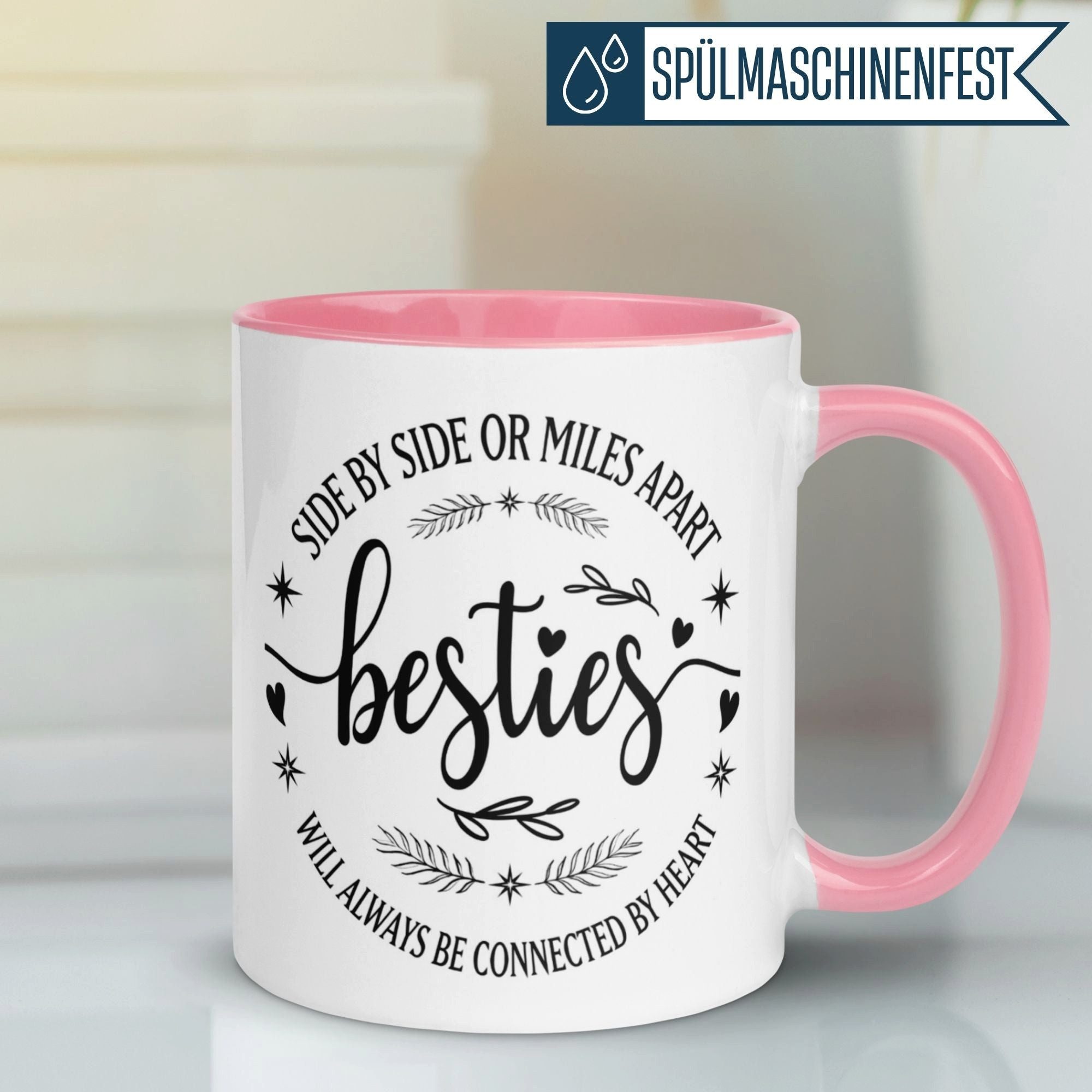 Momentals Tasse Freundschaft – „Side by Side or Miles Apart“ – Geschenk Beste Freundin, Gratis Versand · Links-&Rechtshänder · Spülmaschinenfest