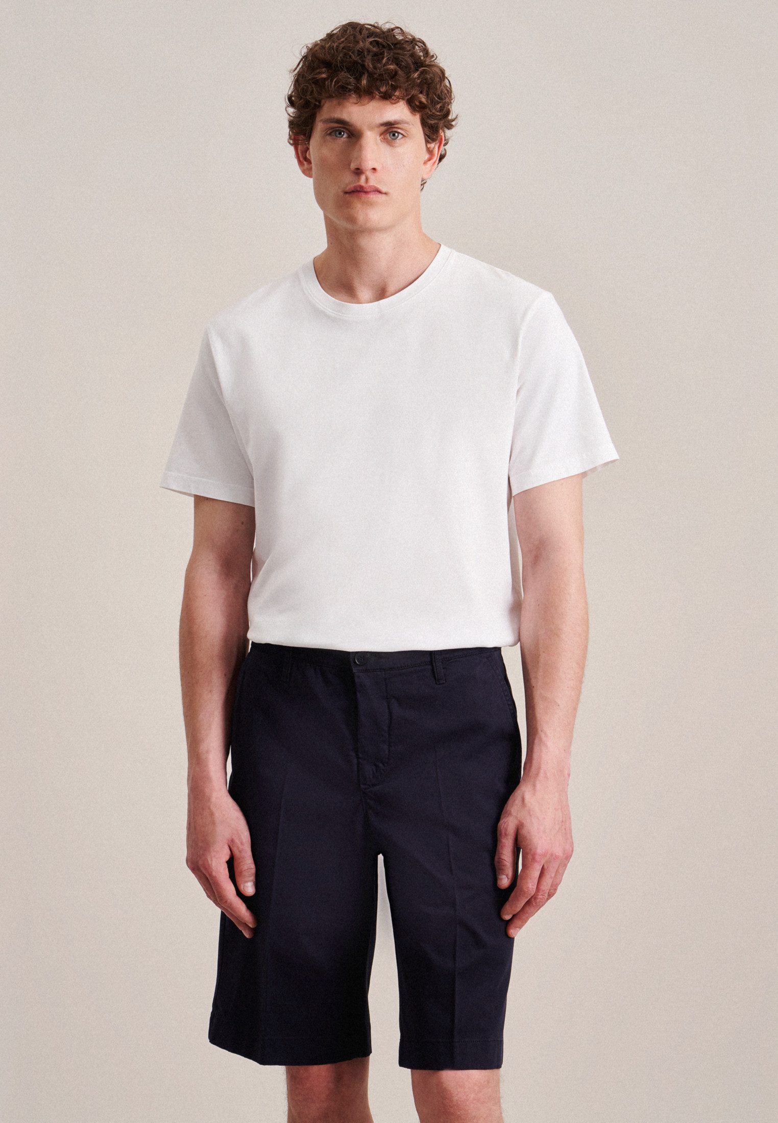 Chinoshorts Schwarze Rose