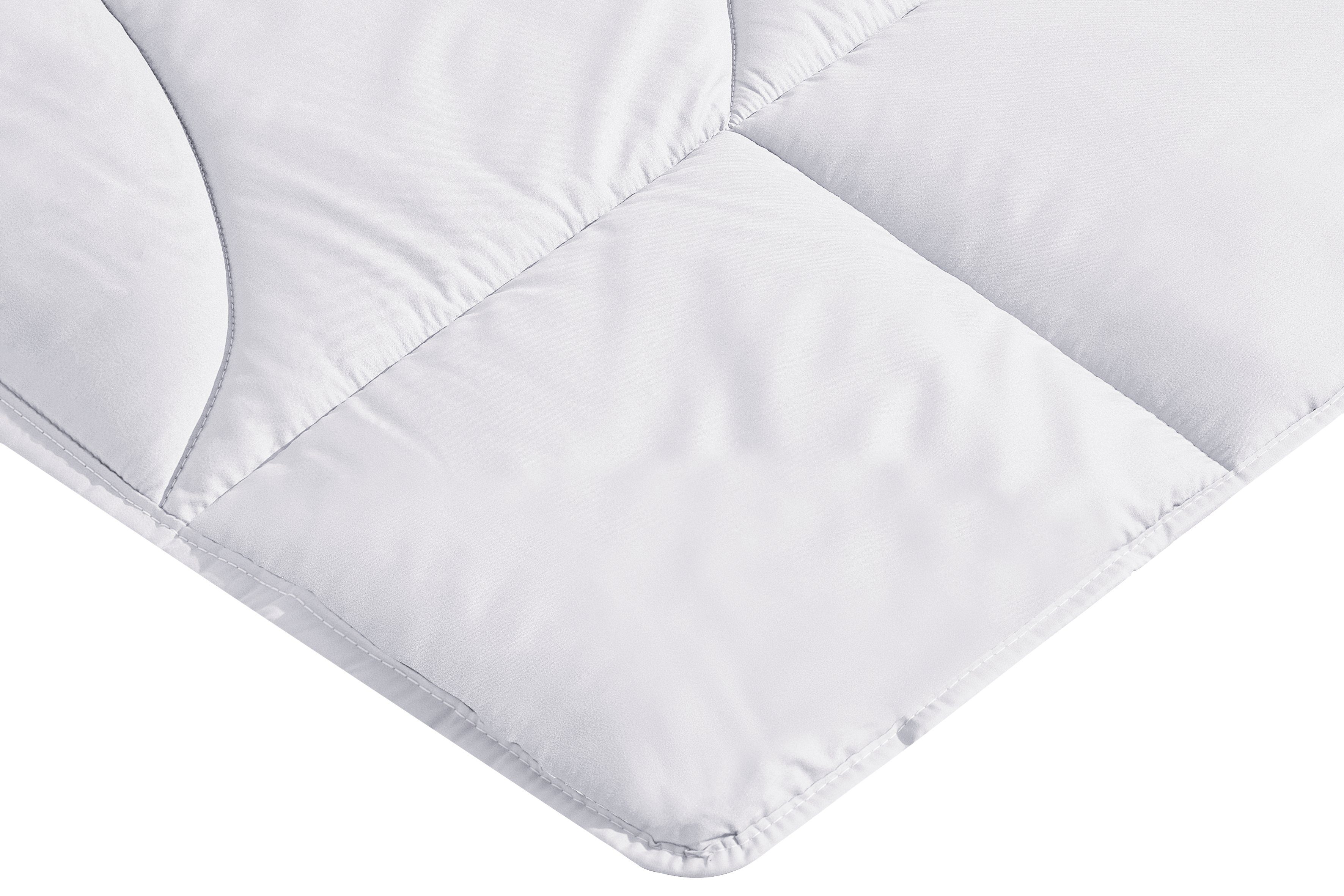 OTTO home Microfaserbettdecke Microlux, Bettdecke 135x200 cm, und Übergrößen bis 240x220cm, Füllung: Feuchtigkeitsregulierende 3D Klimafaser (Polyester), Bezug: Microfaser-Feinbatist, Bettdecken in 4 Farben, Sommer, Winter, 4 Jahreszeiten, Decke