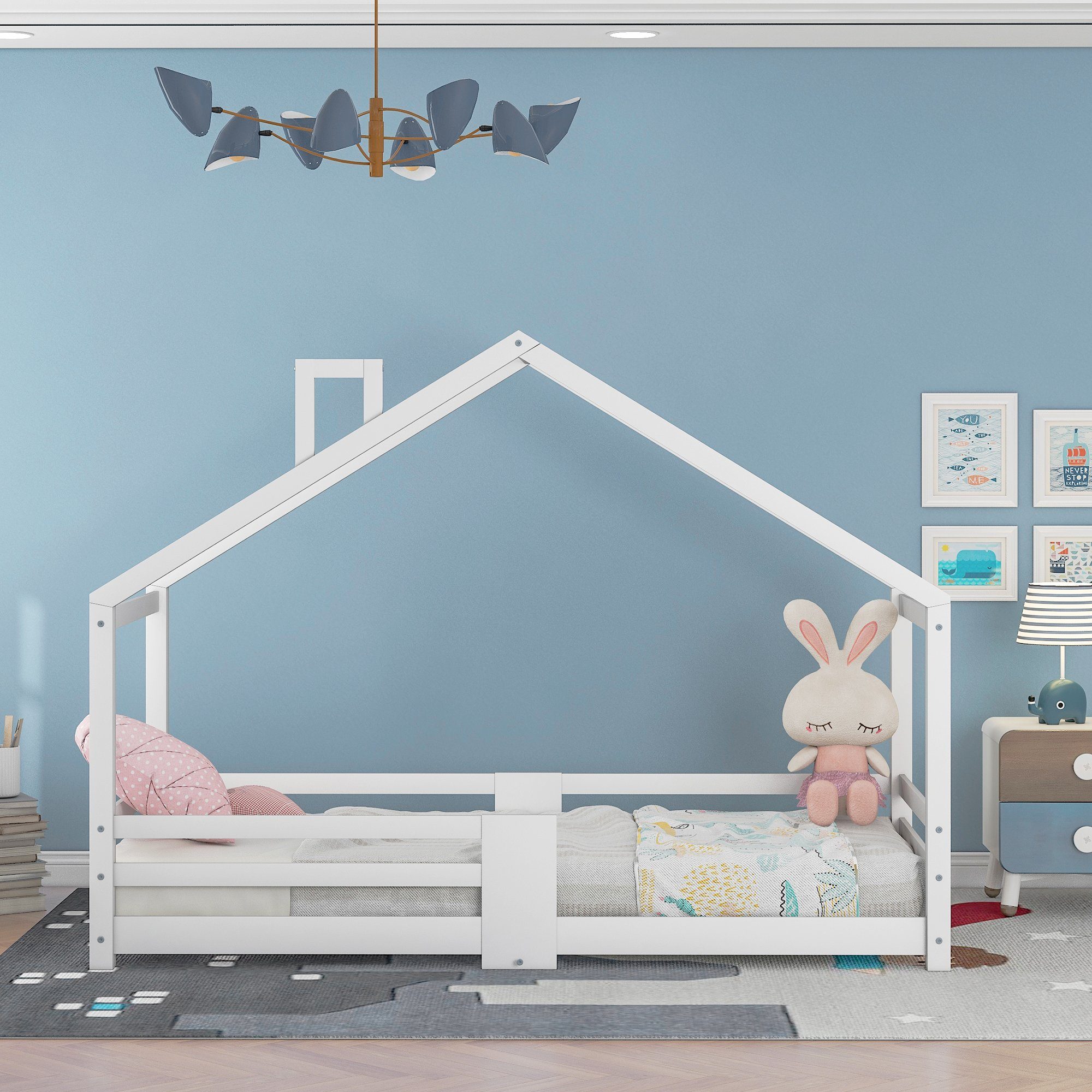 Kinderbett (Hausbett mit Schornstein), mit Rausfallschutz und Lattenroste, aus Kiefernholz, 90x200 cm