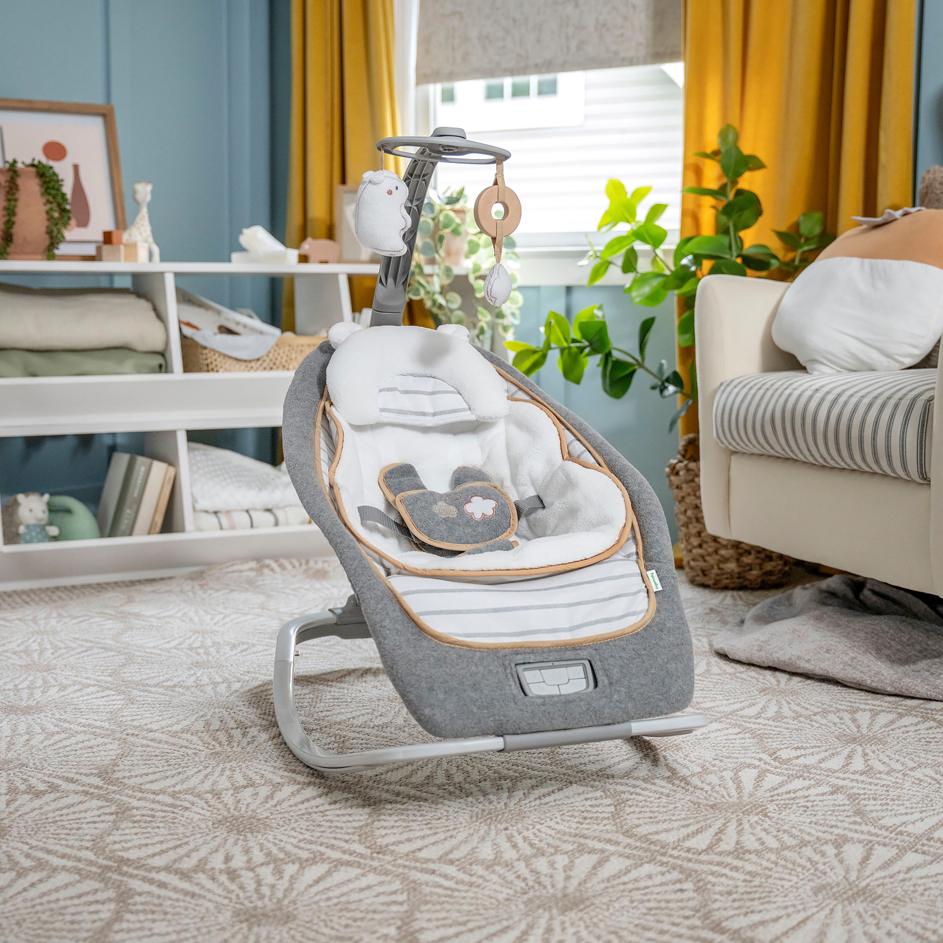 ingenuity Babywippe Rocking Seat - Bella Teddy, mit Sound-Effekt – Bild 4 von 5
