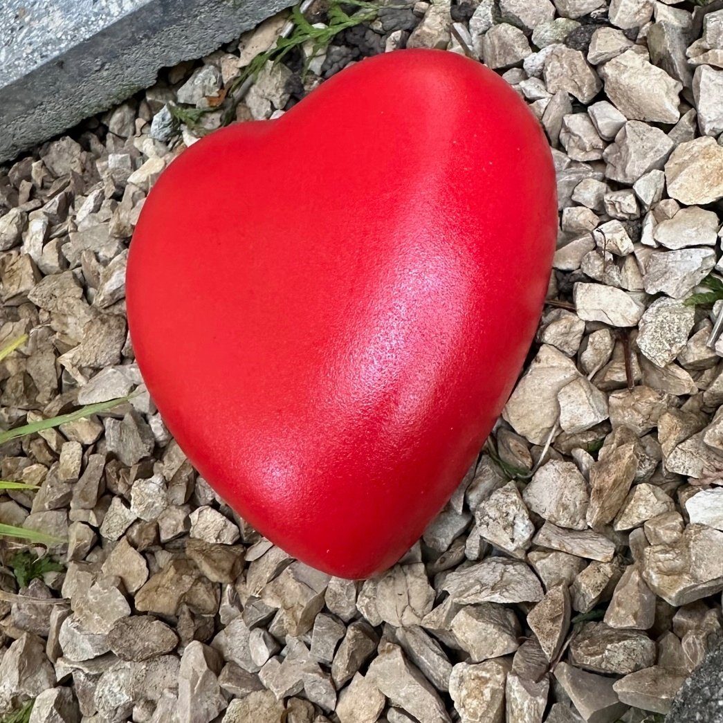 Radami Gartenfigur Herz Grabherz Grabschmuck Dekoherz Valentinstag Liebe Steinguss 13cm – Bild 4 von 5