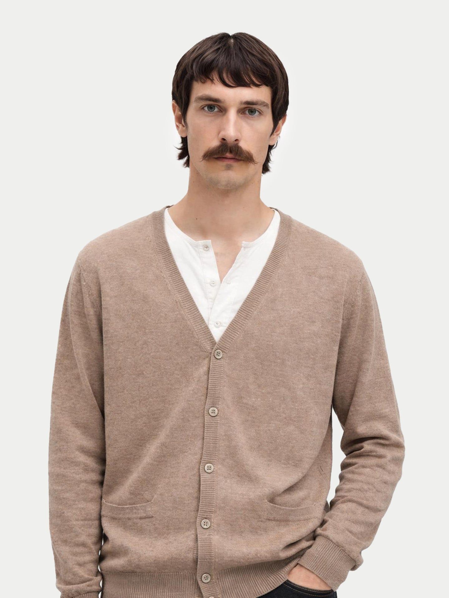 GOBI Cashmere Cardigan Naturfarbe V-Ausschnitt Kaschmir Strickjacke mit Knöpfen