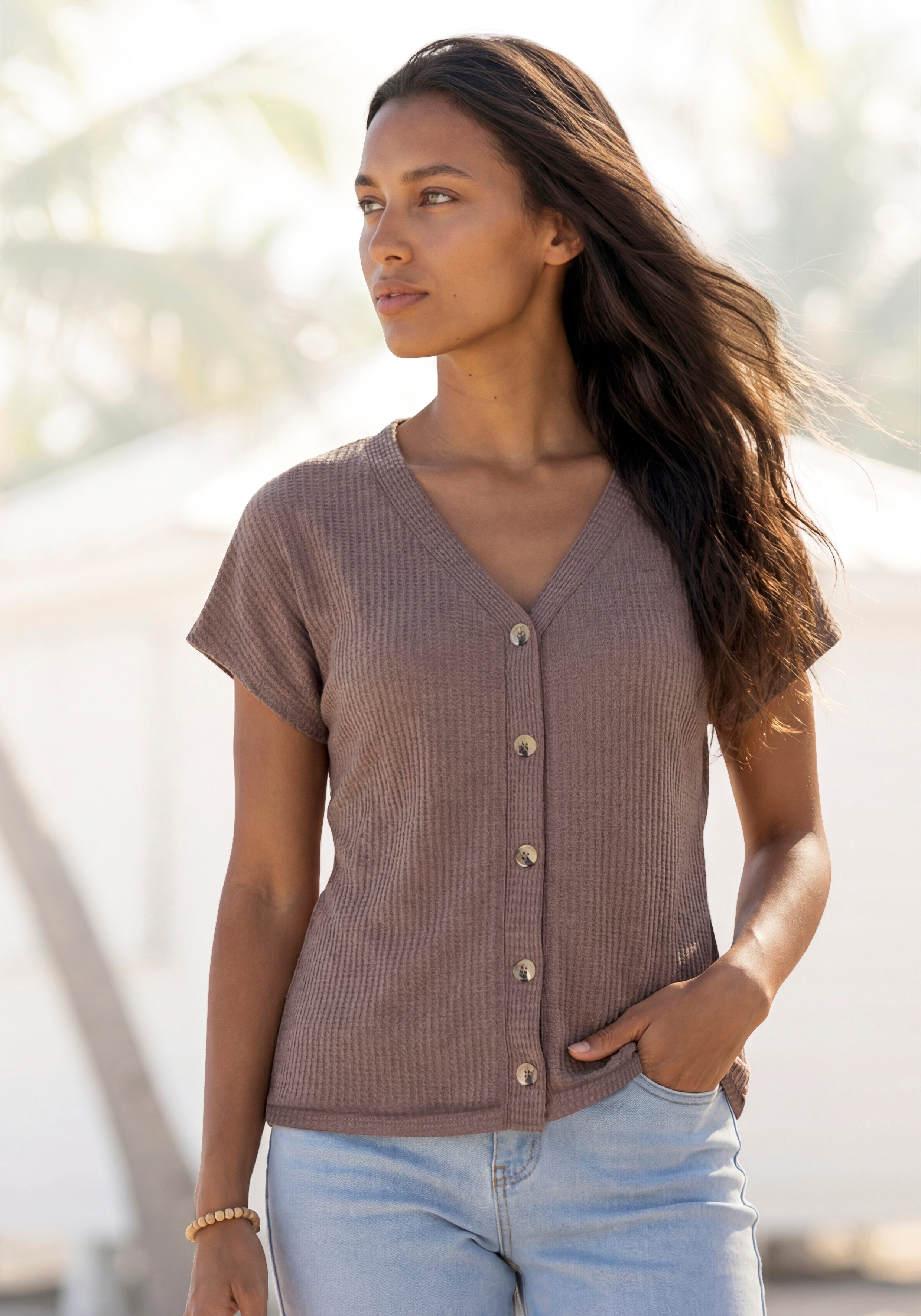 LASCANA Kurzarmshirt mit Zierknopfleiste aus weicher Piqué-Qualität günstig online kaufen