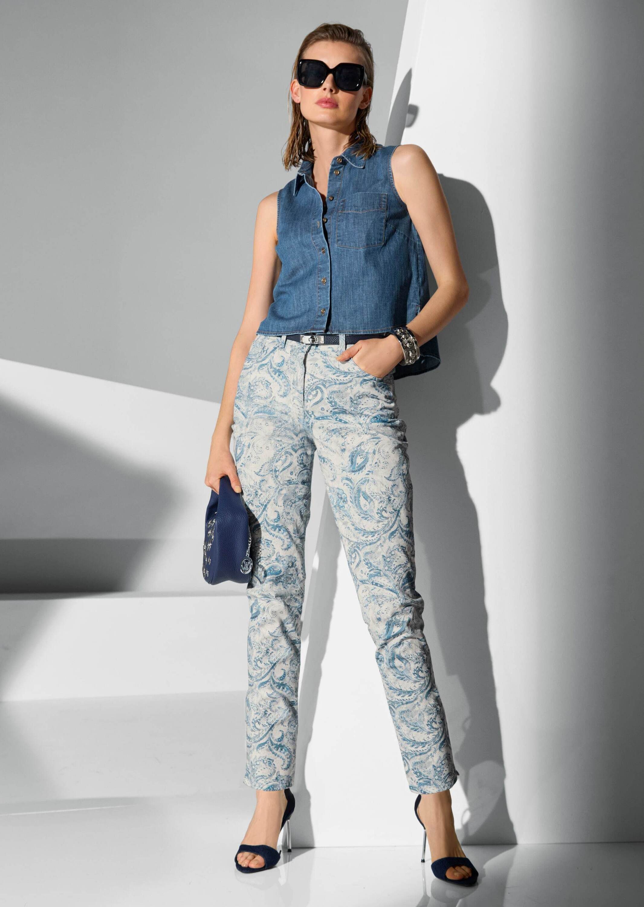MADELEINE Hemdbluse Modernes Denimtop mit Hemdkragen Baumwolltop mit Hemdkragen, Knopfleiste und ohne Arm