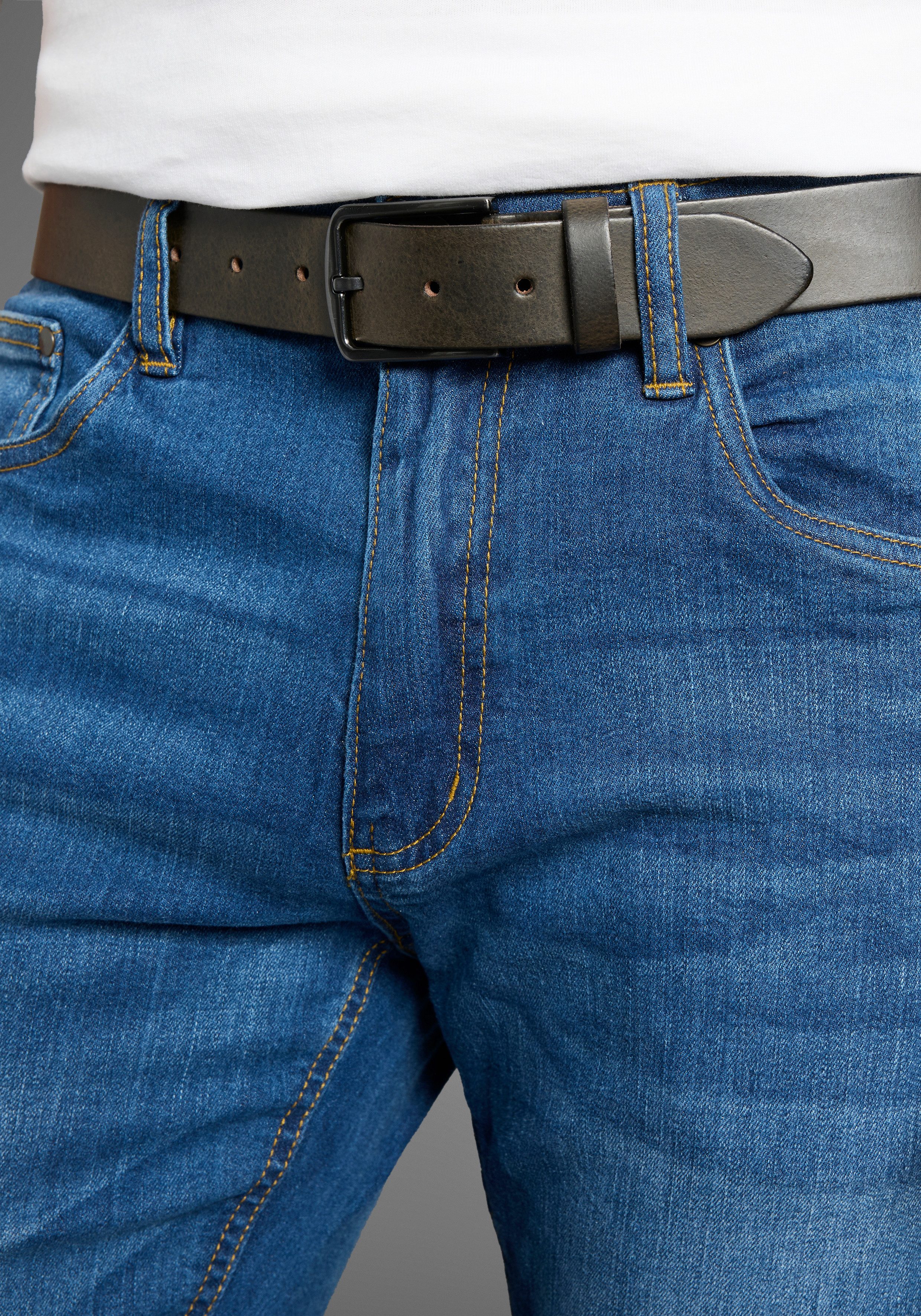 Man's World Ledergürtel im klassischen Design mit edel schimmernder Schnall günstig online kaufen