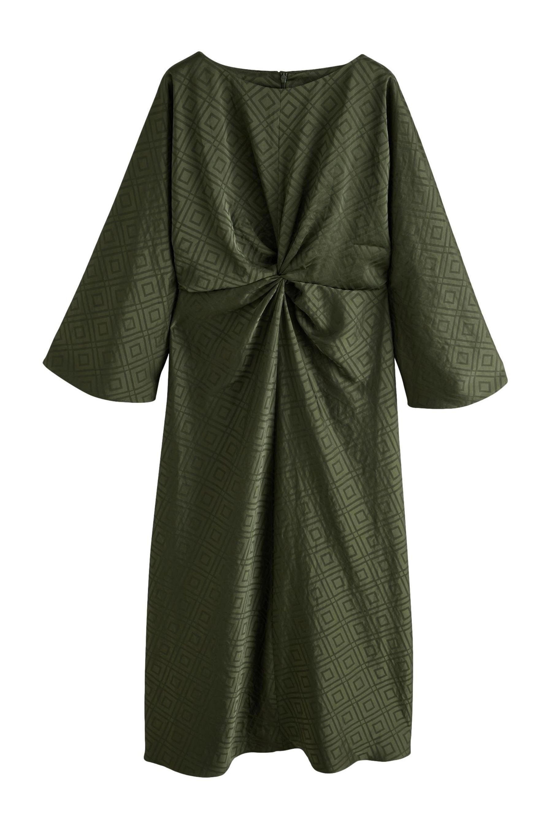 Next Maxikleid Satin-Maxikleid mit langen Ärmeln und Drehdetail (1-tlg)