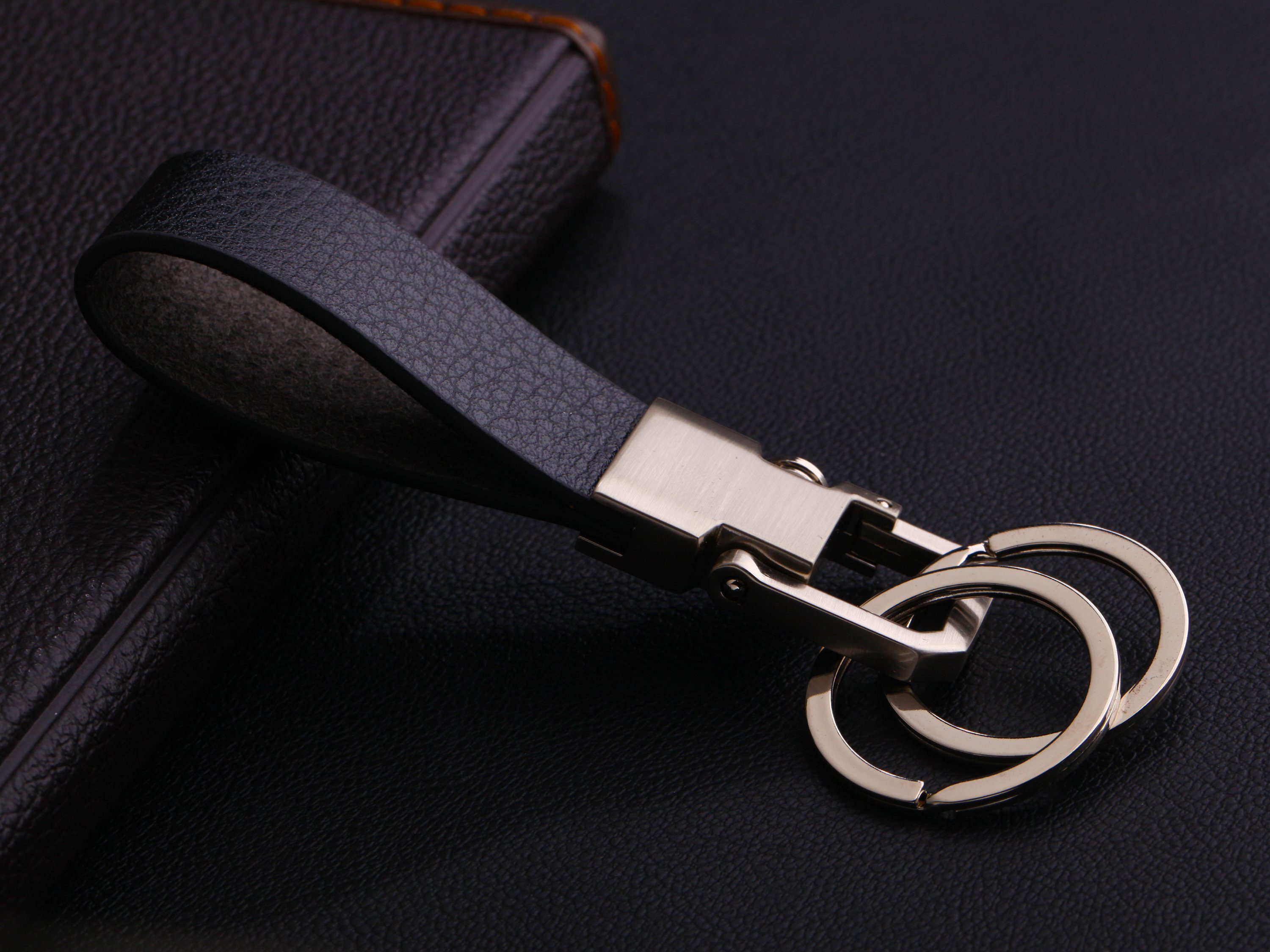 Cerbery Schlüsselanhänger Schlüsselanhänger aus Leder Geschenkbox Kunstleder Schlüsselhalter Schlüsselband Geschenk und Ringen Silber - Schlüsselring, mit Schlüsselbund Auto