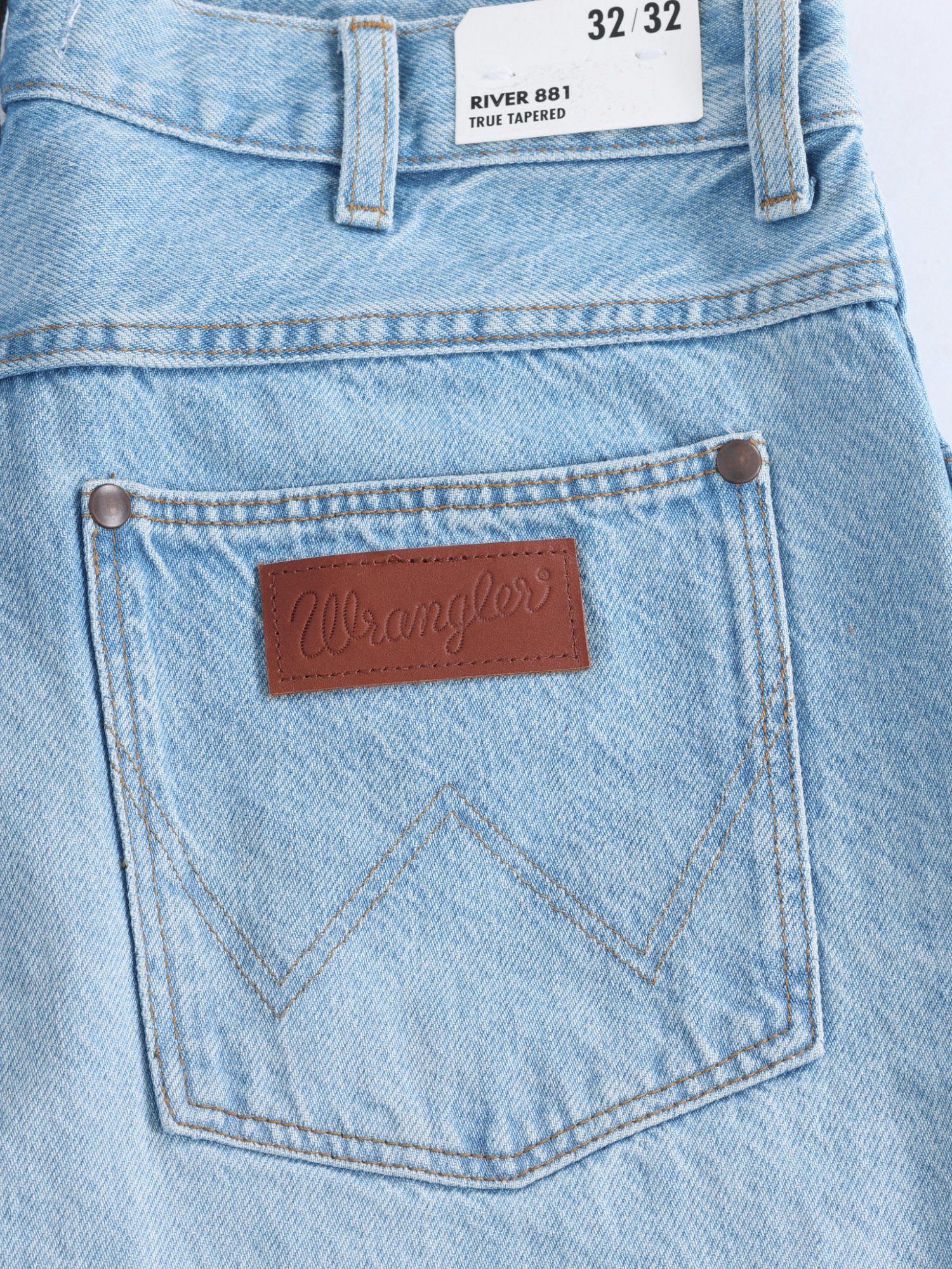 Wrangler Tapered-fit-Jeans Regular Fit, Supersoft - RIVER ARCTIC mittlere Leibhöhe, ohne Stretch