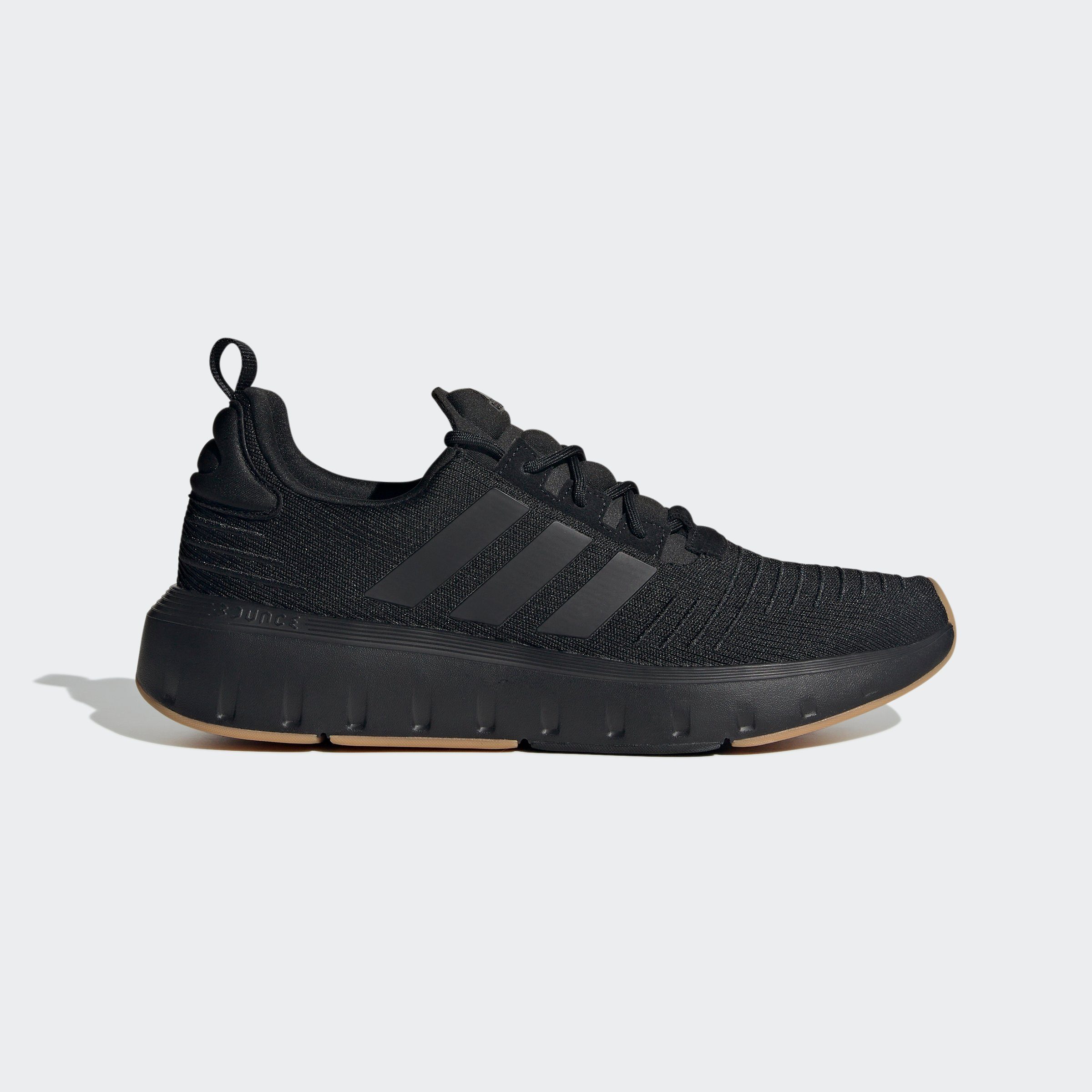 RUN Core Black Black Core Gum 3 / Sportswear Sneaker / adidas SWIFT