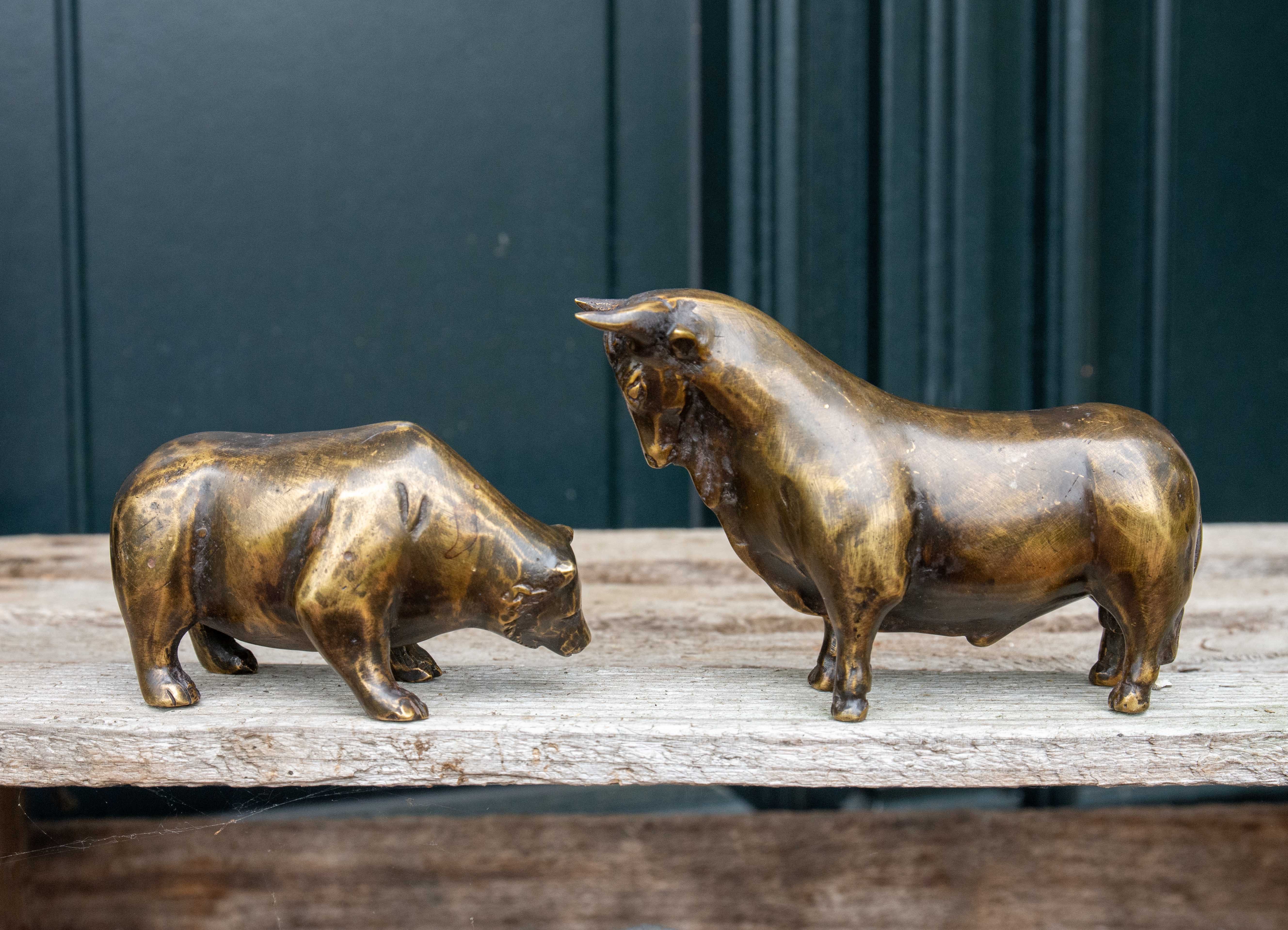 IDYL Dekofigur IDYL Bronze-Skulptur Börsensymbol Bulle & Bär, Bronze sehr robust witterungsbeständig gegen Frost und UV-Strahlung