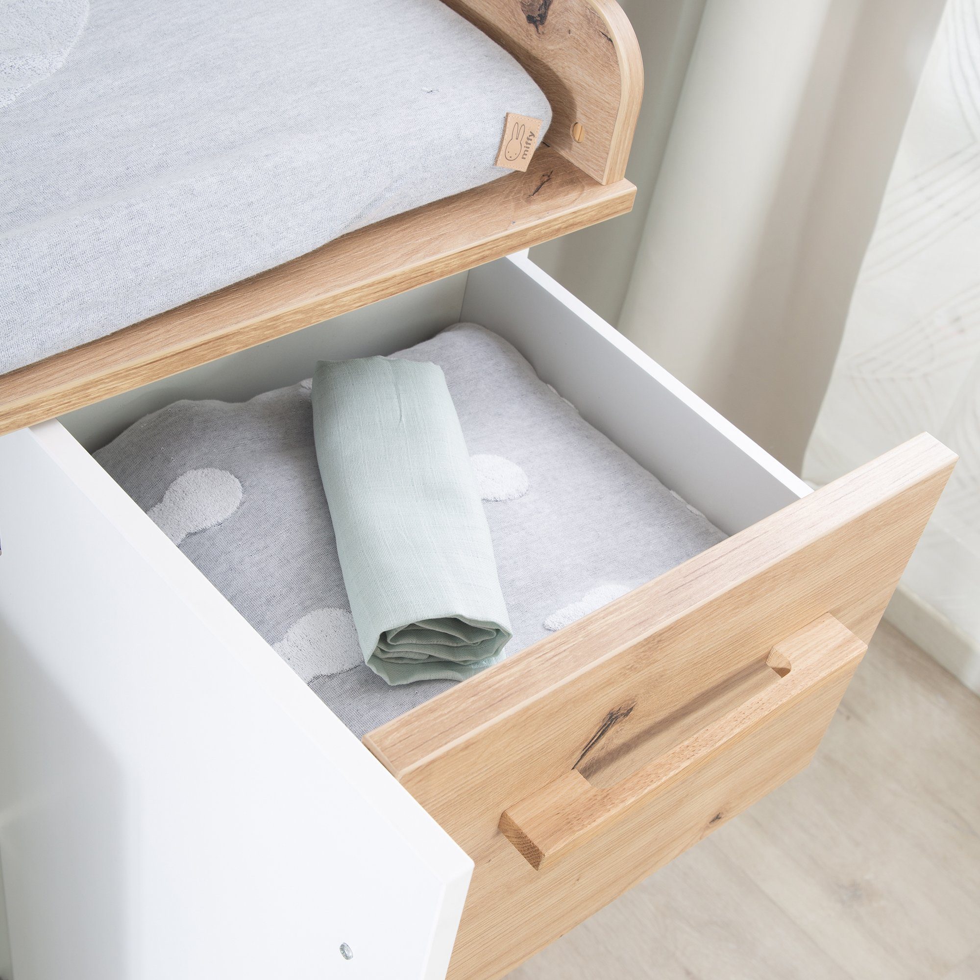 roba® Wickelkommode Lion, Wickeltisch 2-türig inkl. abnehmbarem Wickelansatz