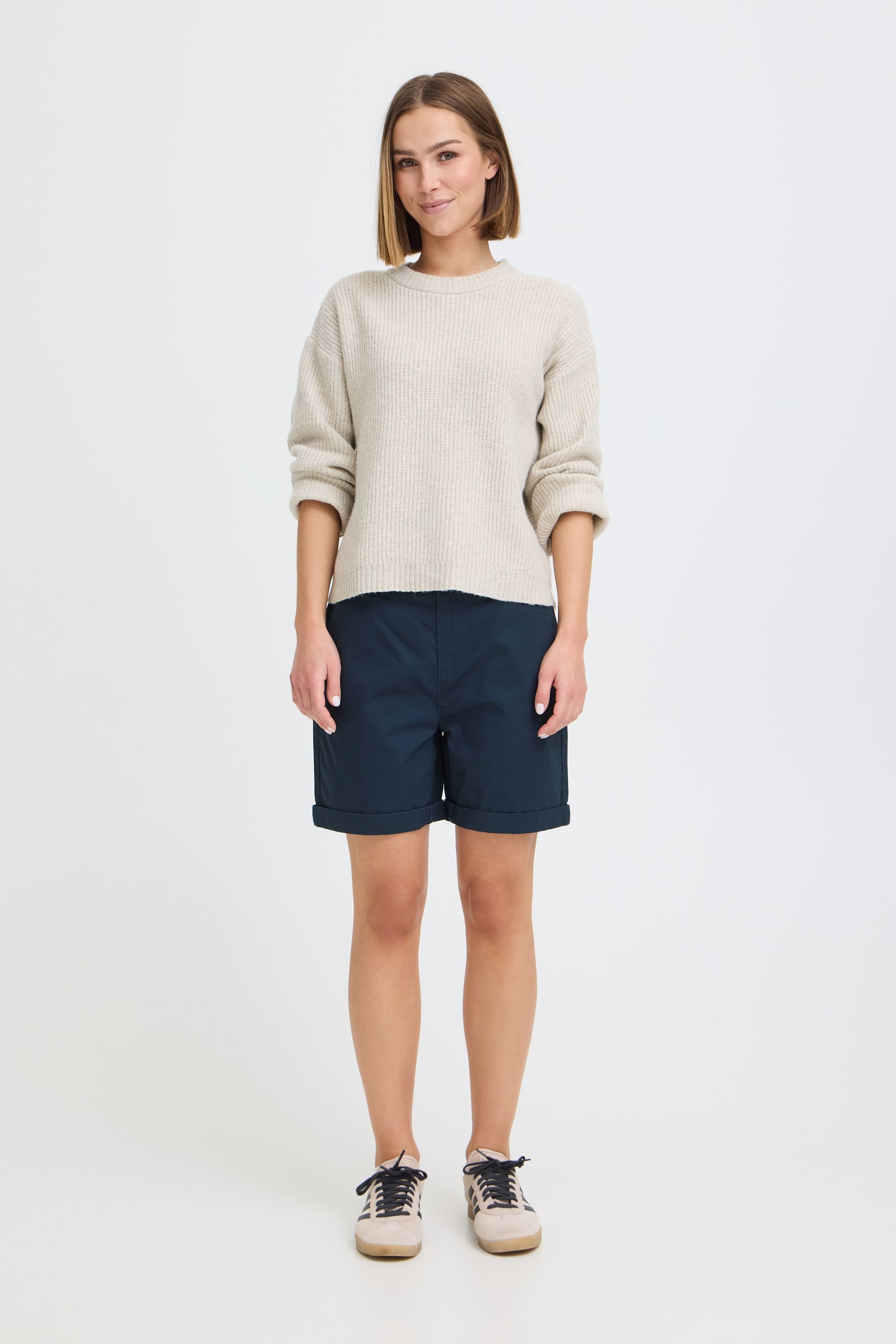 OXMO Chinoshorts OXChakira Bermuda Shorts inkl. Gürtel