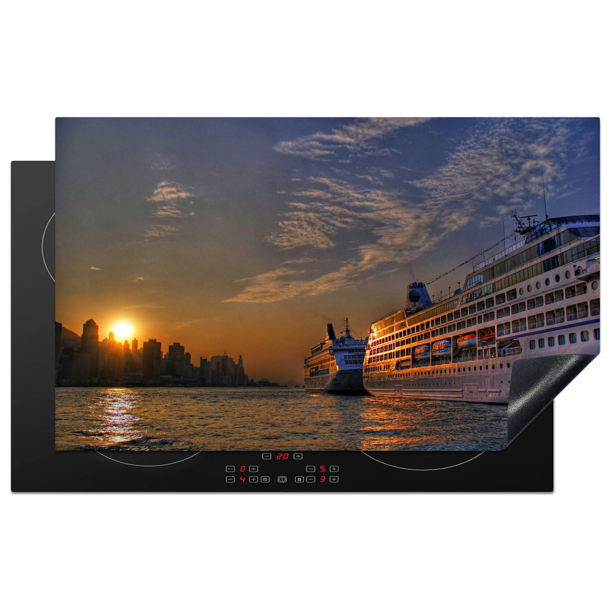 MuchoWow Herdblende-/Abdeckplatte Kreuzfahrtschiff im Hafen während eines Sonnenuntergangs, Vinyl, (1 tlg), 83x51 cm, Ceranfeldabdeckung, Arbeitsplatte für küche