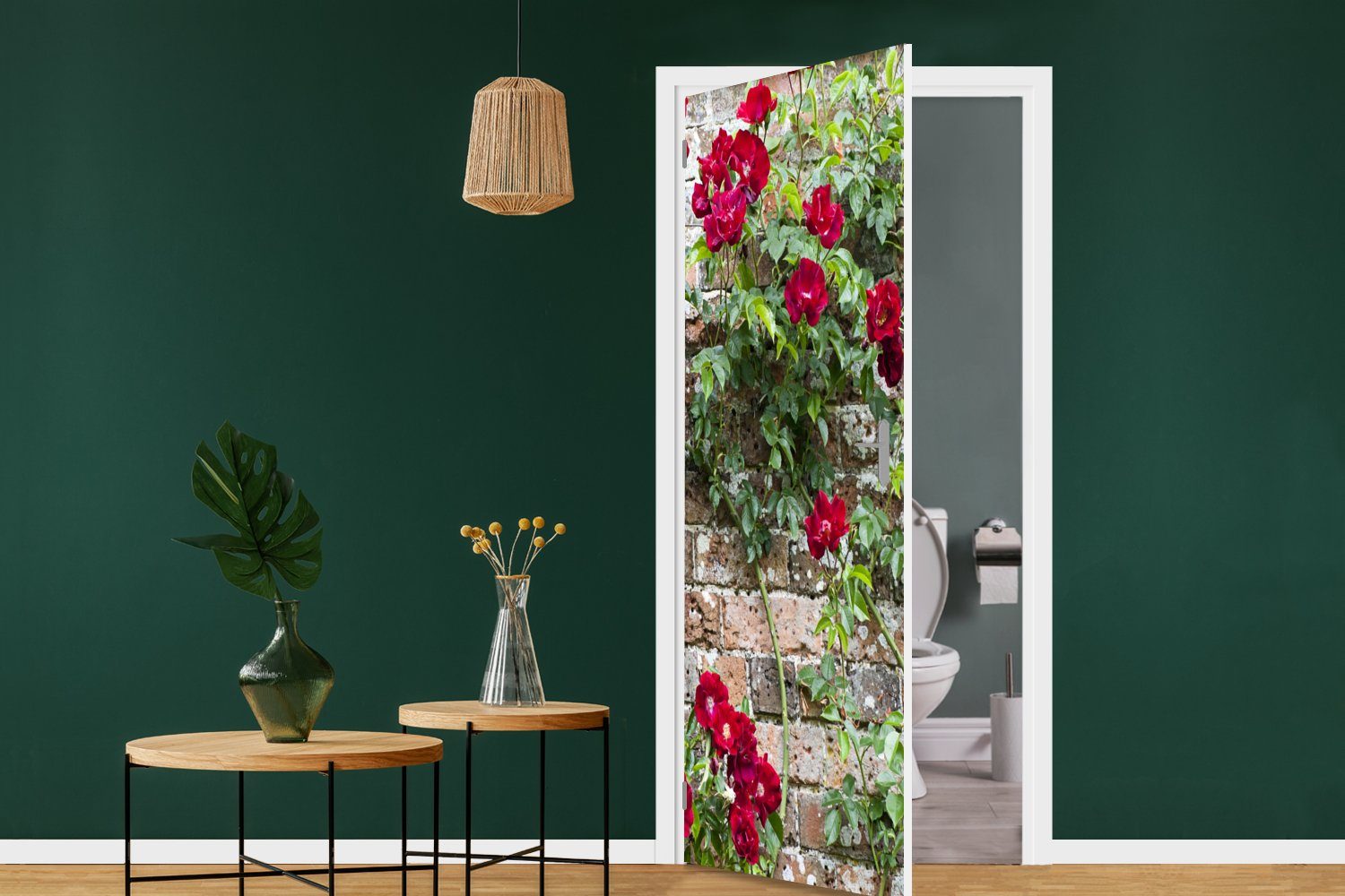 MuchoWow Türtapete Kletterpflanze mit roten an für bedruckt, Blüten Steinmauer, einer cm Türaufkleber, 75x205 Matt, Tür, (1 St), Fototapete