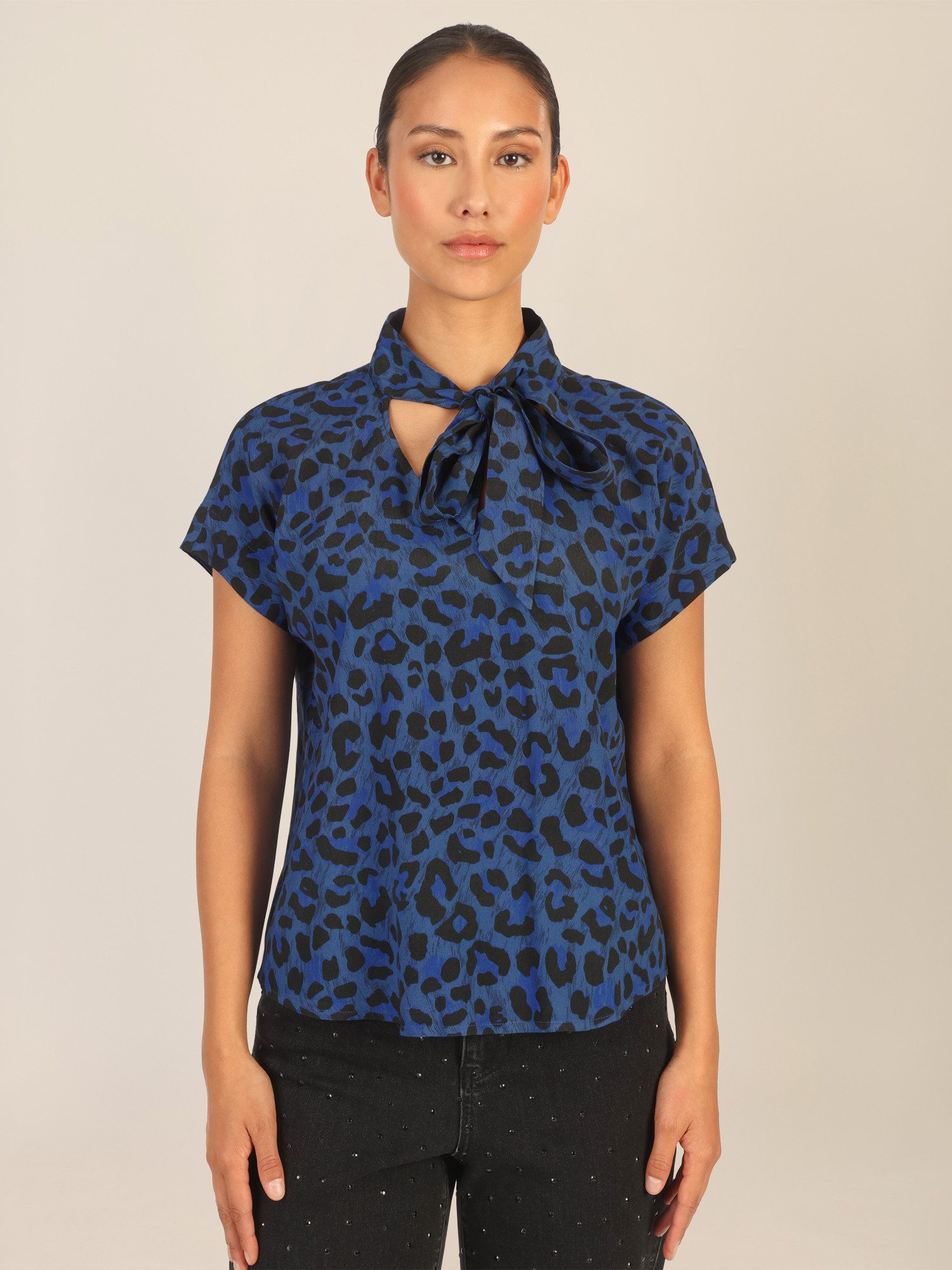 Apart Kurzarmbluse mit Schleifendetail und Animal-Print