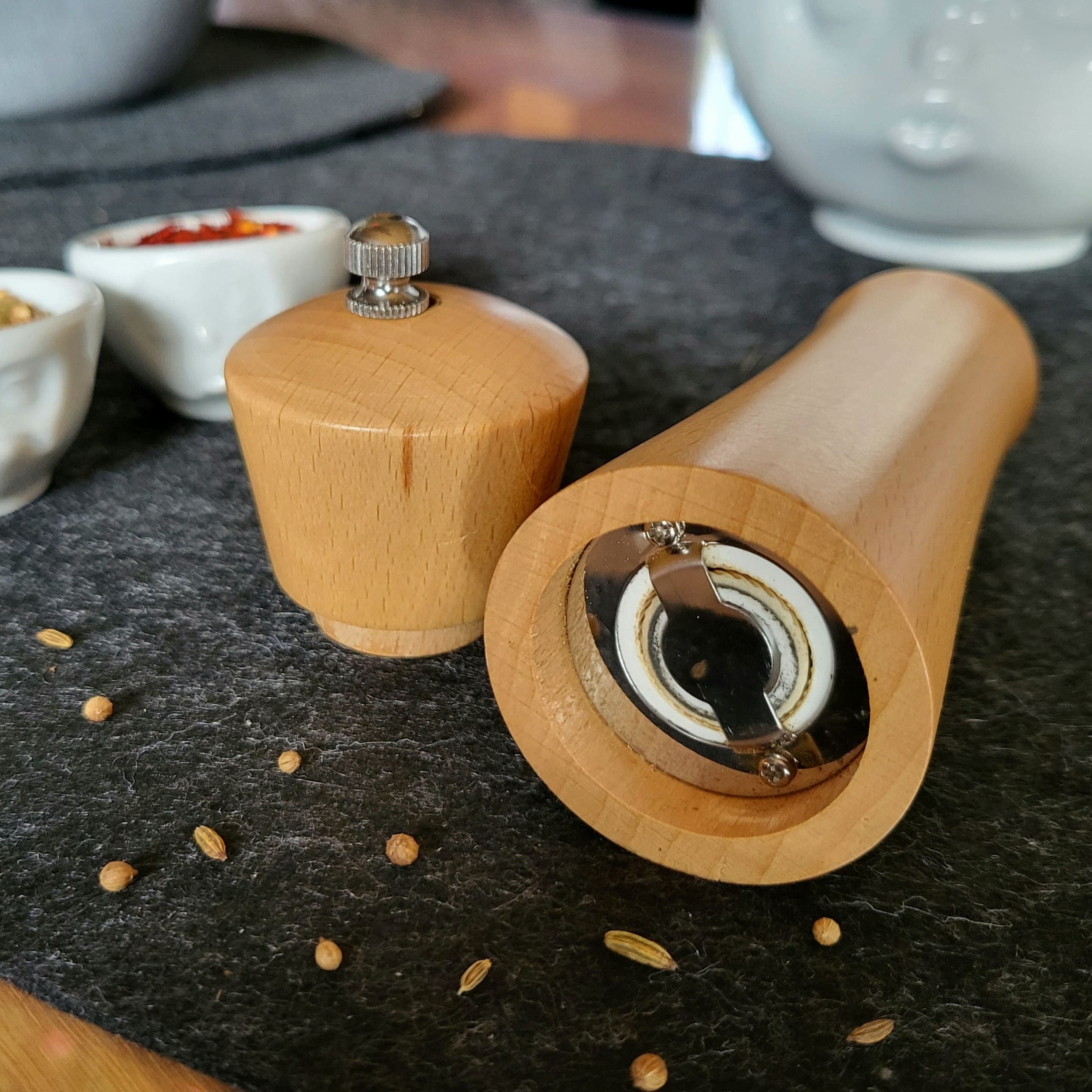 Biodora Pfeffermühle Buchenholz-Pfeffermühle 17cm – Gewürzmühle mit Keramikmahlwerk manuell, Pfeffermühle / Salzmühle / Gewürzmühle – Bild 3 von 5