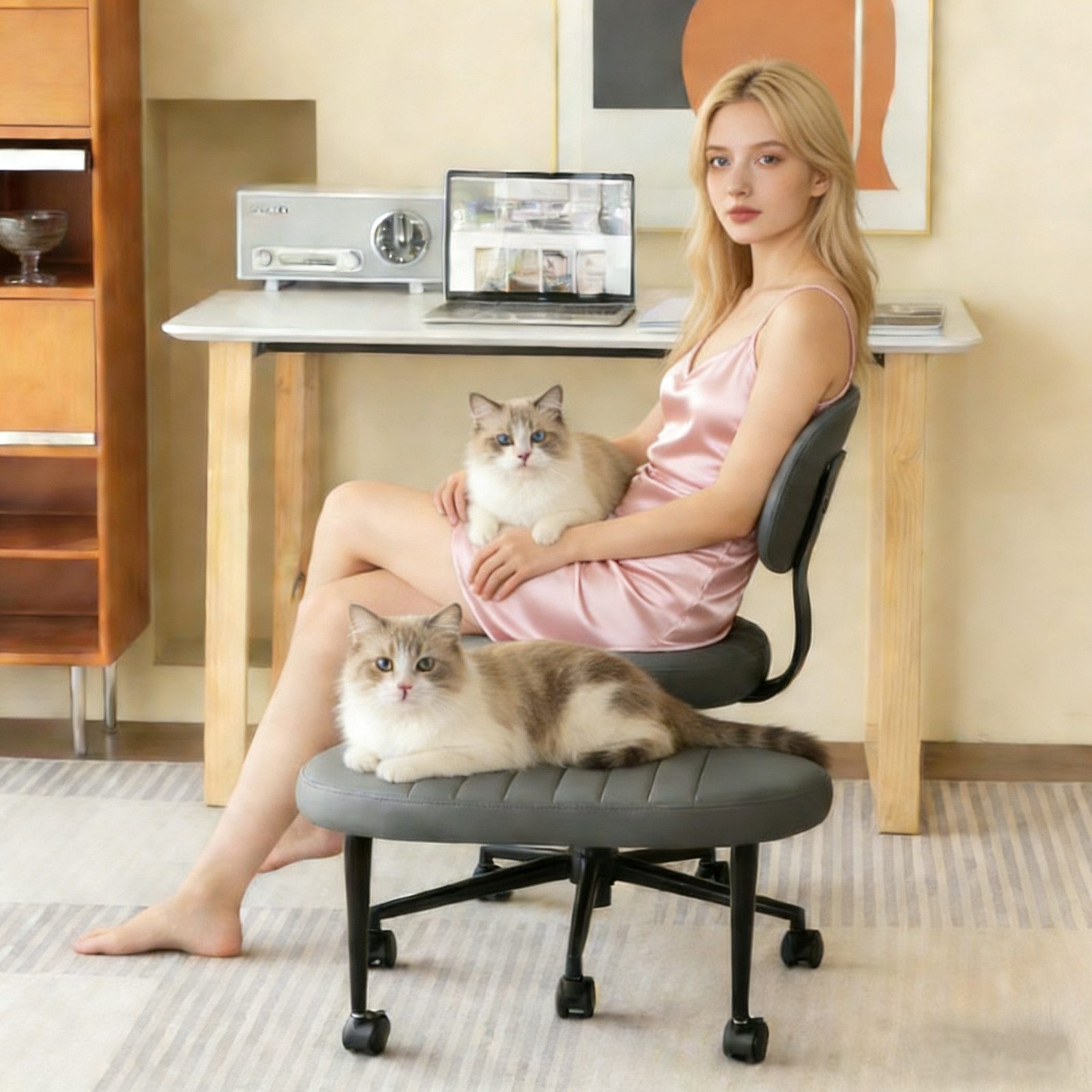 STILVORA Relaxsessel Höhenverstellbarer Bürostuhl mit Fußstütze 360° Drehbar Polsterstuhl (Samtbezug, 360° drehbar, mit Fußstütze, höhenverstellbar, Ergonomisch, Cross-Legged Design, weich gepolstert, kompakt), Für Home Office, Arbeitszimmer, Schlafzimmer und Studium