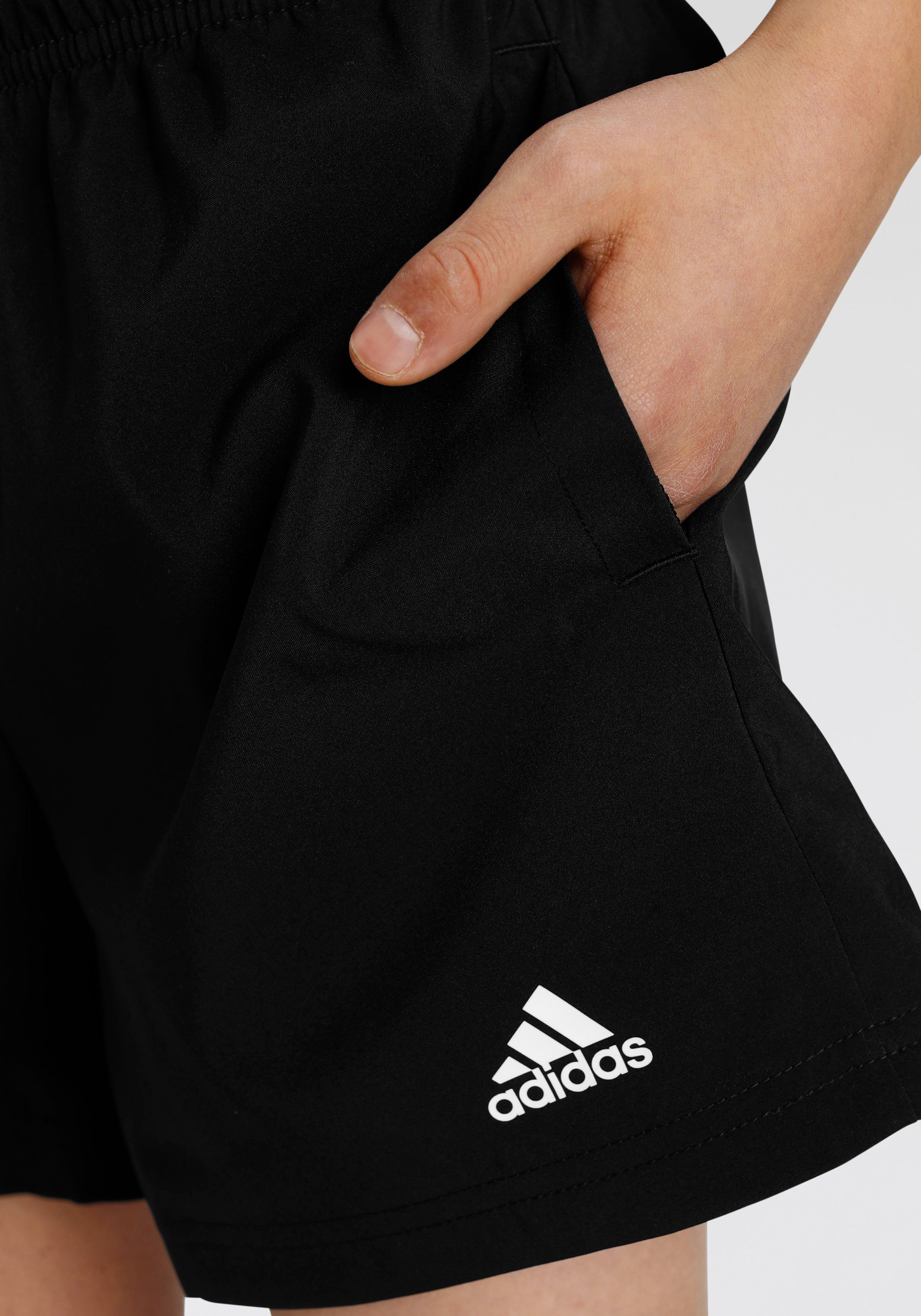 adidas Sportswear Shorts White ESSENTIALS (1-tlg) Black CHELSEA LOGO SMALL 