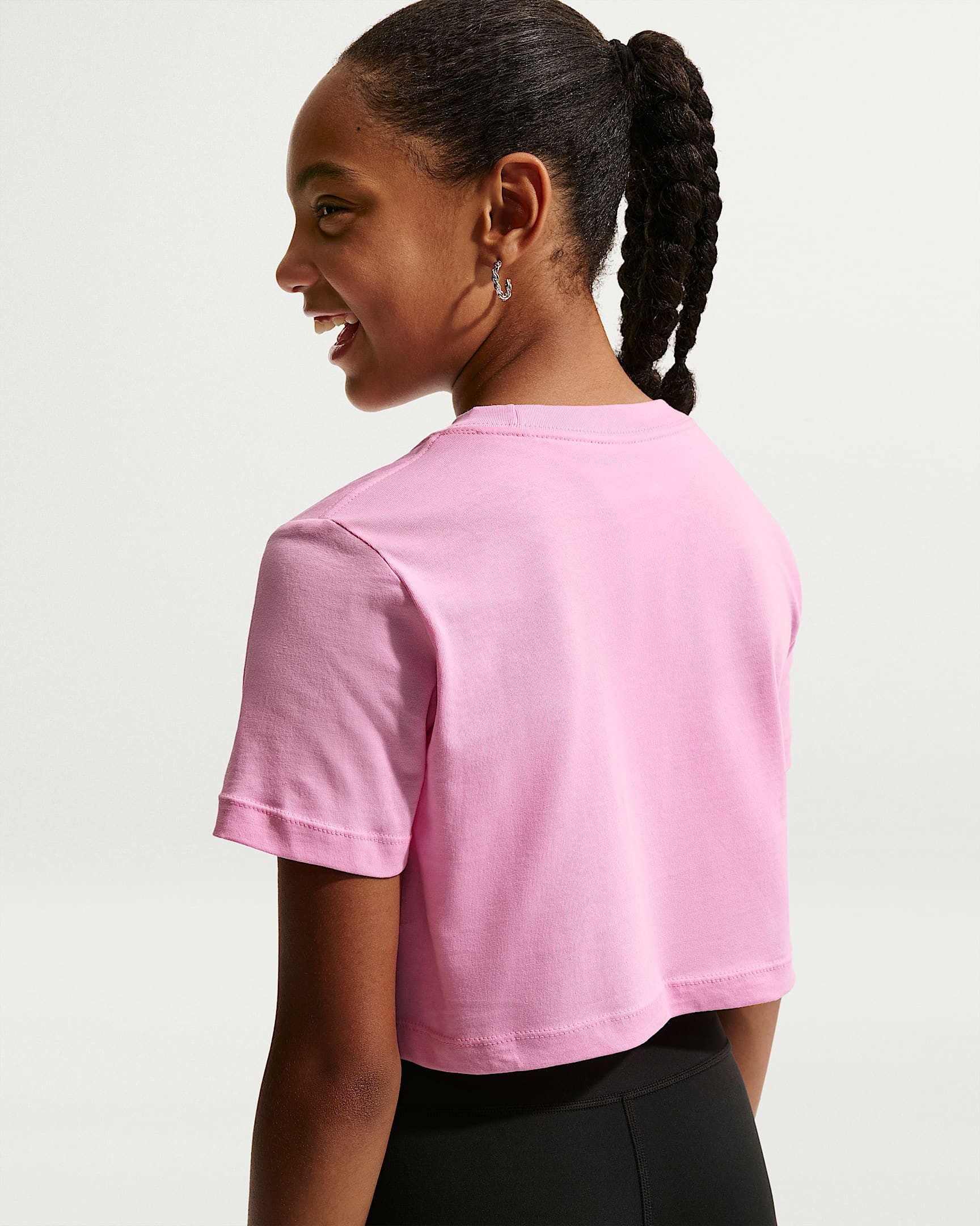 Nike Sportswear Laufshirt Nike Sportswear Big Kids' (Girls) Cropped T-Shirt für Teens, mit Rundhalsausschnitt, normale Länge, aus Baumwolle