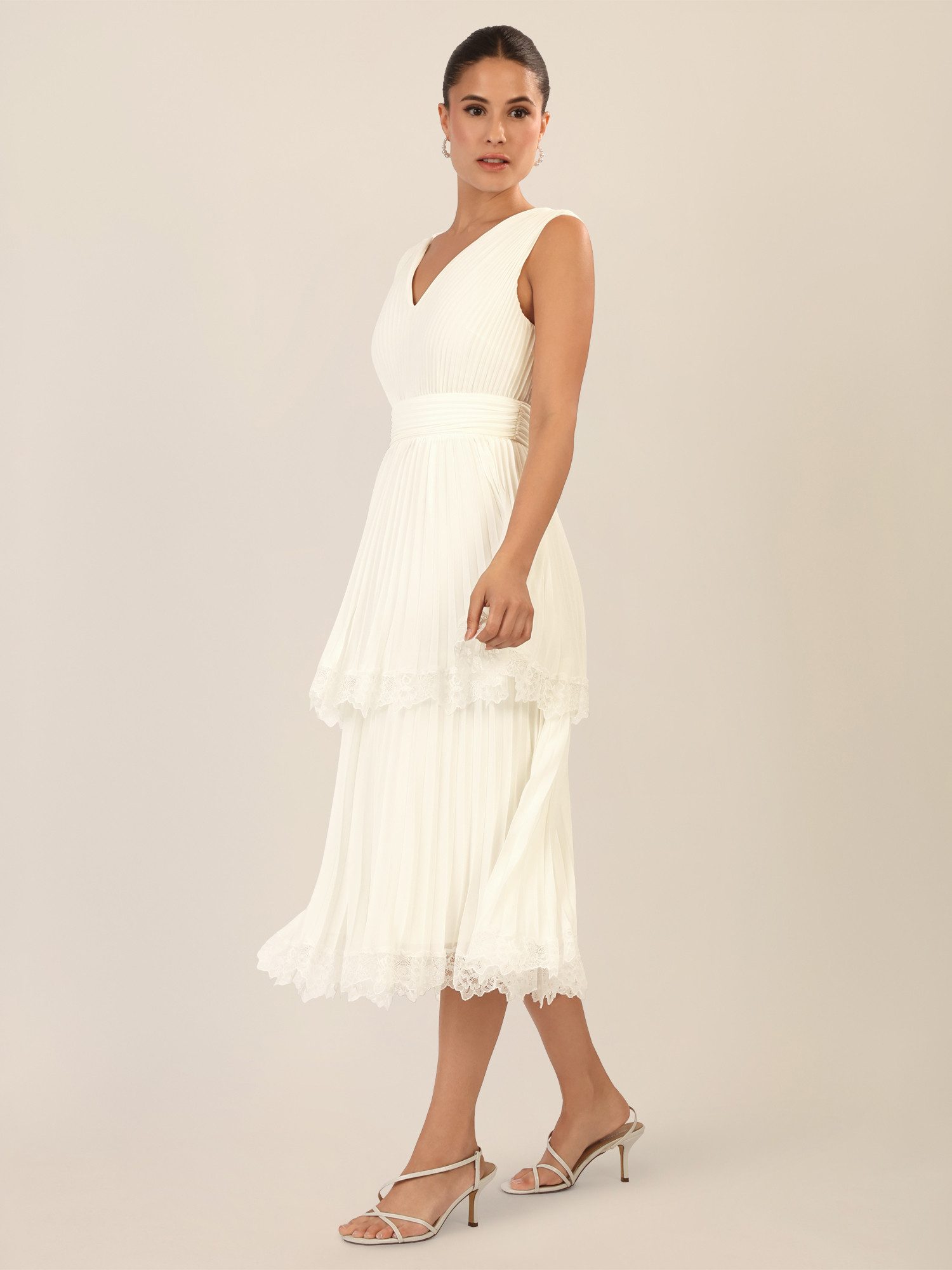 Apart Cocktailkleid mit Stufenrock und Spitze günstig online kaufen