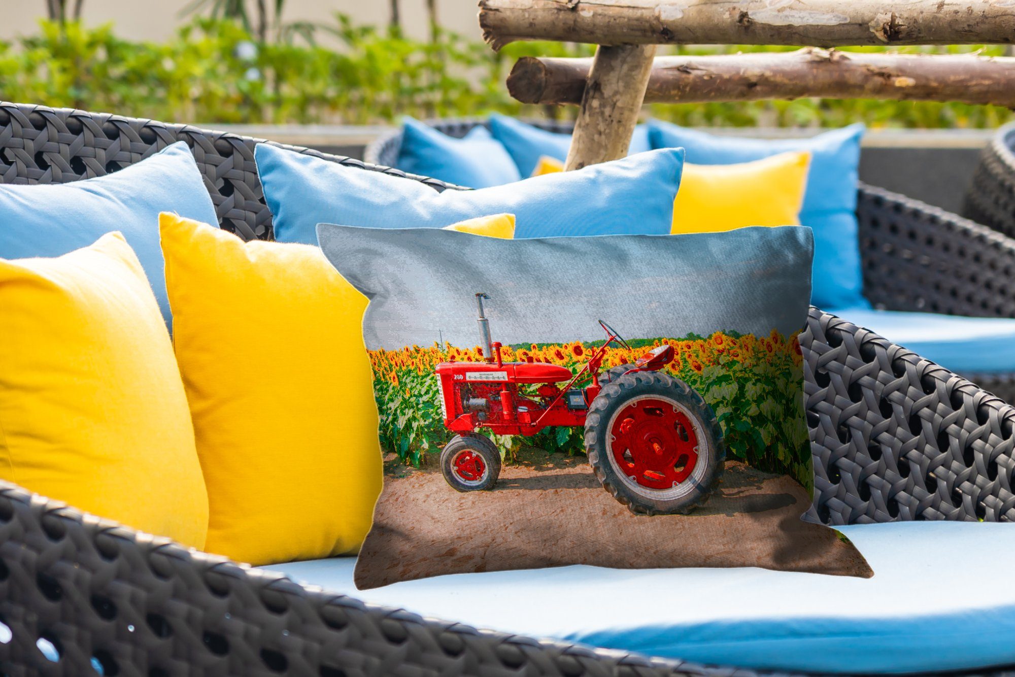 Bauernhof Outdoor-Dekorationskissen, - Dekokissen MuchoWow - - - Kissenhülle Dekokissenbezug, Rot Polyester, Blumen, Sonnenblume Traktor
