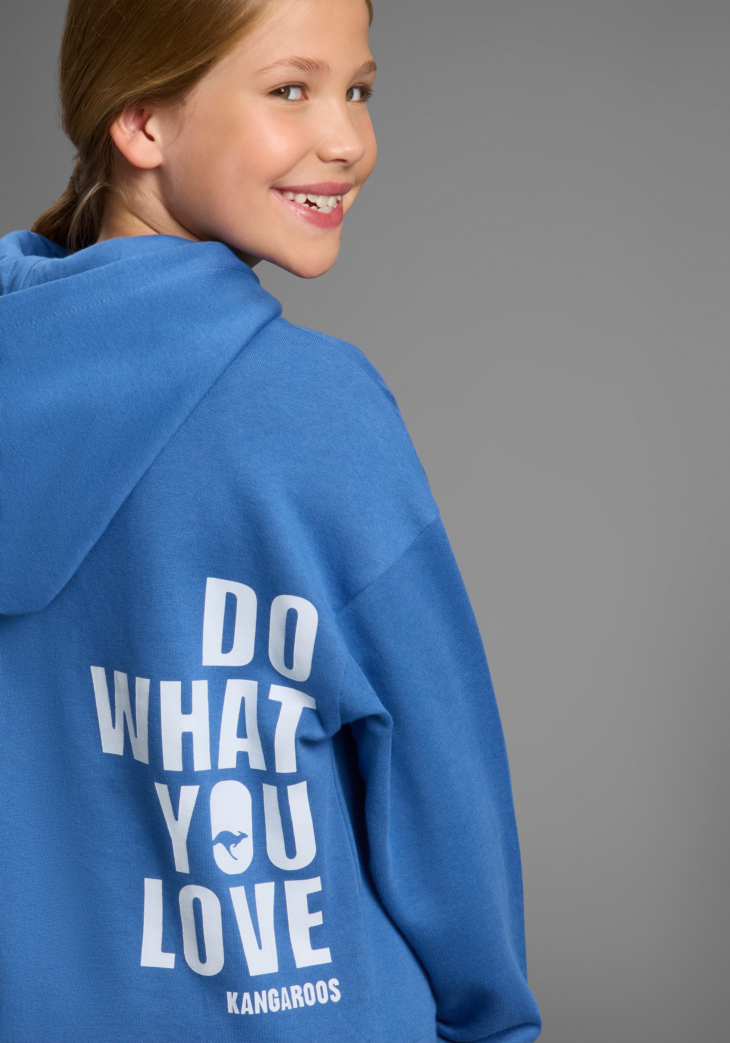 KangaROOS Kapuzensweatshirt Hoodie mit Rückenprint Mit Front- und Rückenprint. Reduzierter Preis € 24,49. Unverbindliche Preisempfehlung € 34,99, (€ 24,49 pro 1 Stk)