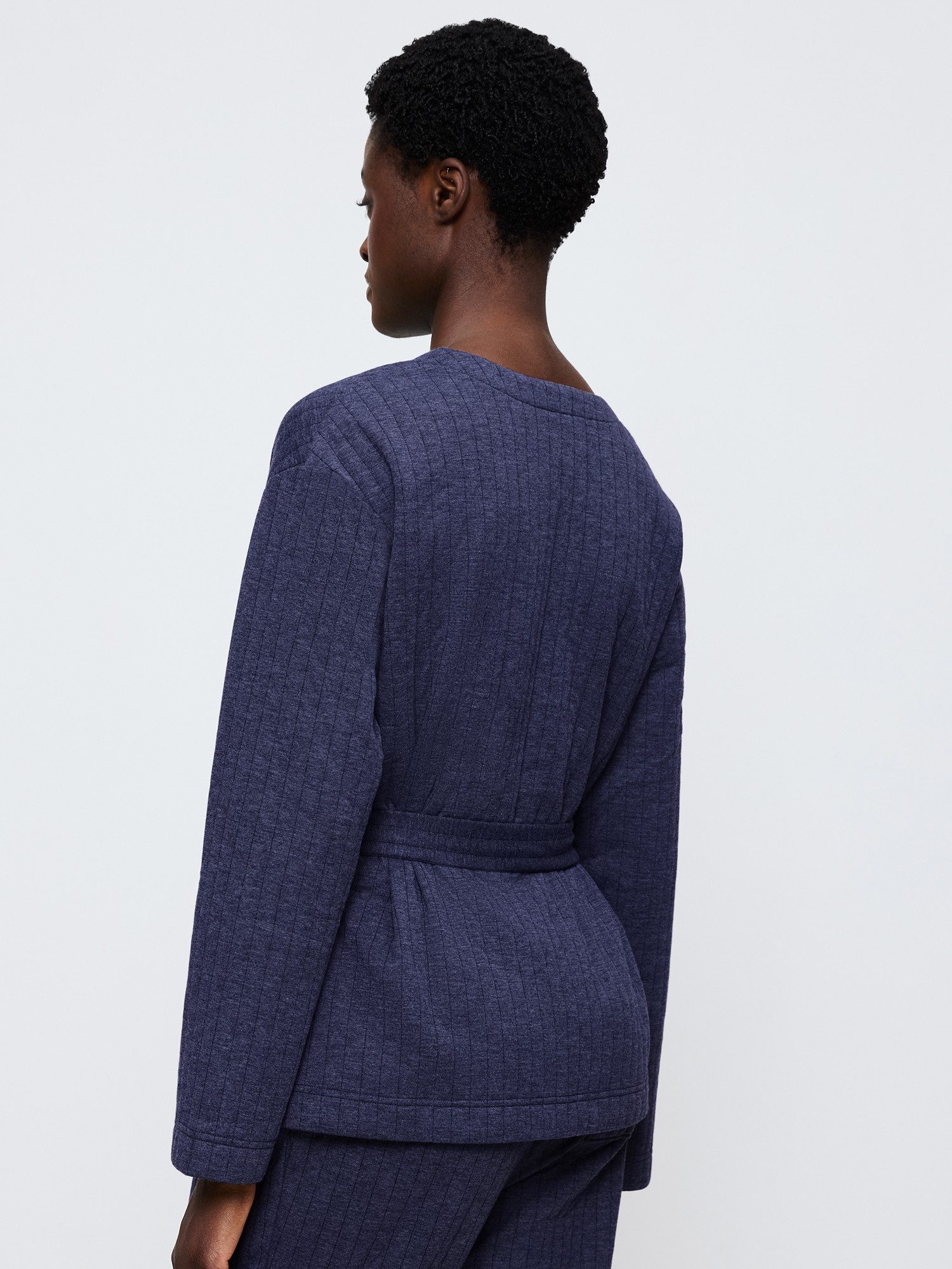 Triumph Morgenmantel Cozy Comfort Robe Top Quilted, überschnittene Schultern - Taillengürtel - warmer Steppstoff