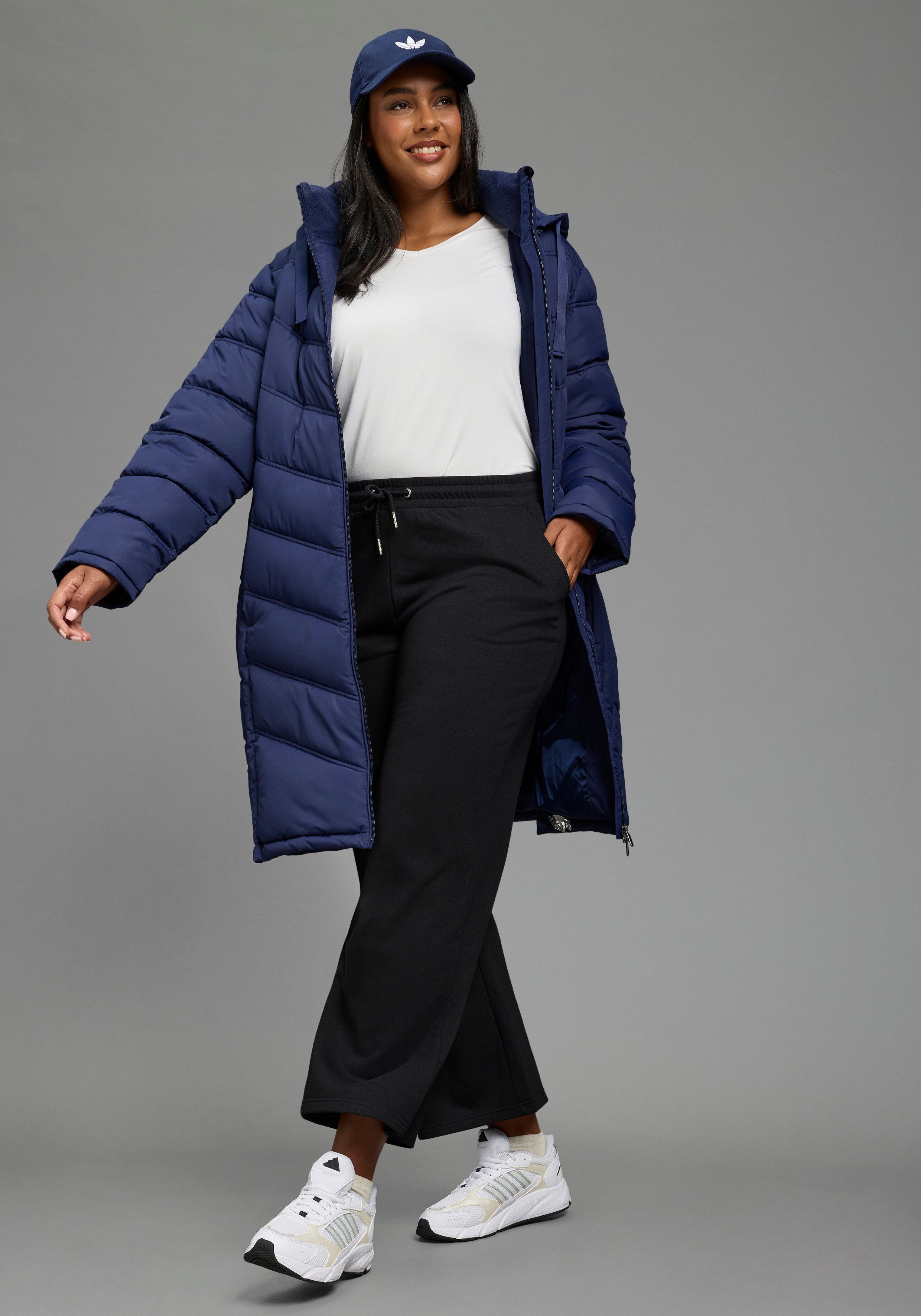 Laura Scott CURVE Steppmantel Große Größen mit abnehmbarer Kapuze und seitlichen Einsätzen. € 99,99, (€ 99,99 pro 1 Stk).