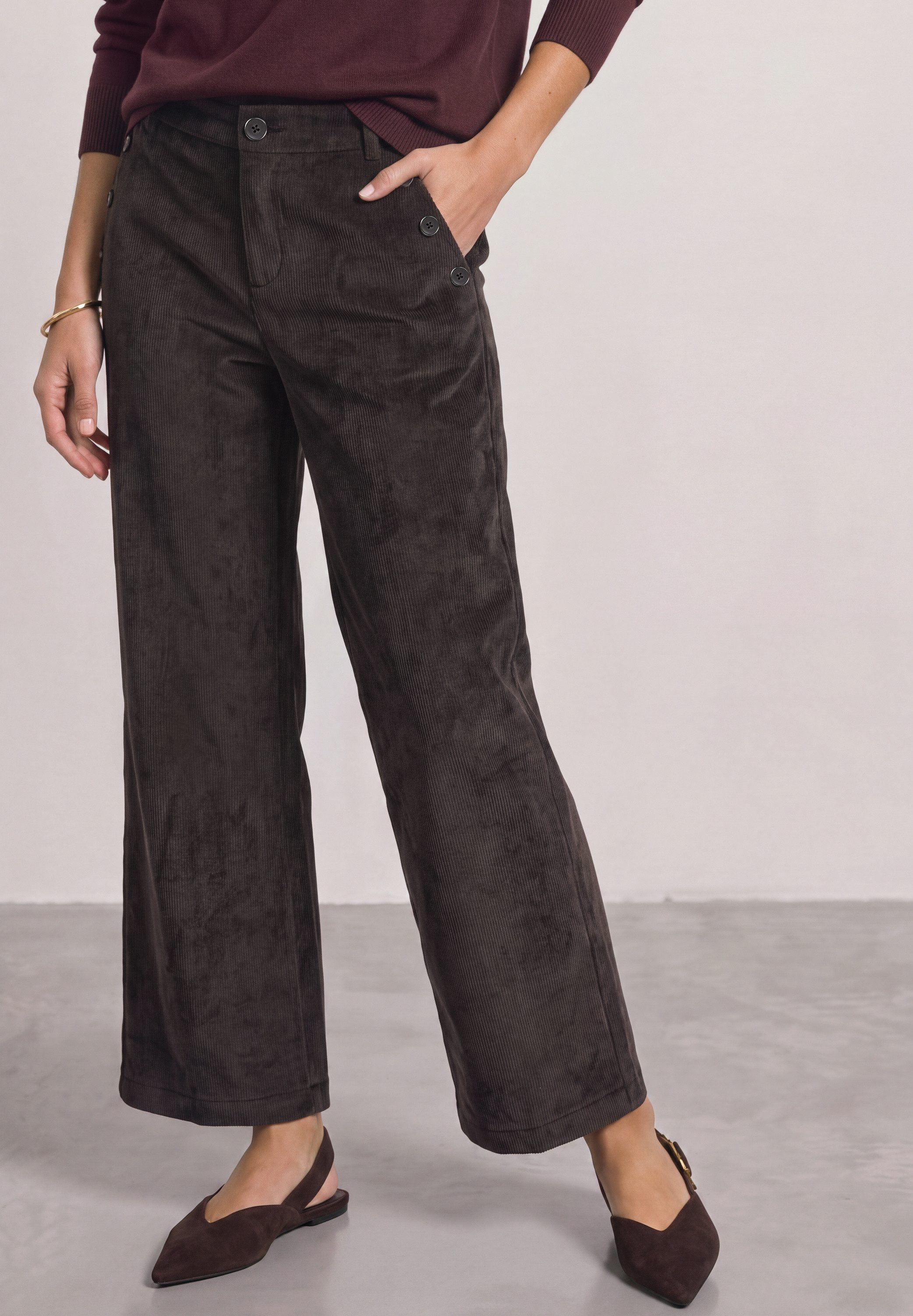 STREET ONE Cordhose Style Amalia Streight Leg mit Zierknöpfen