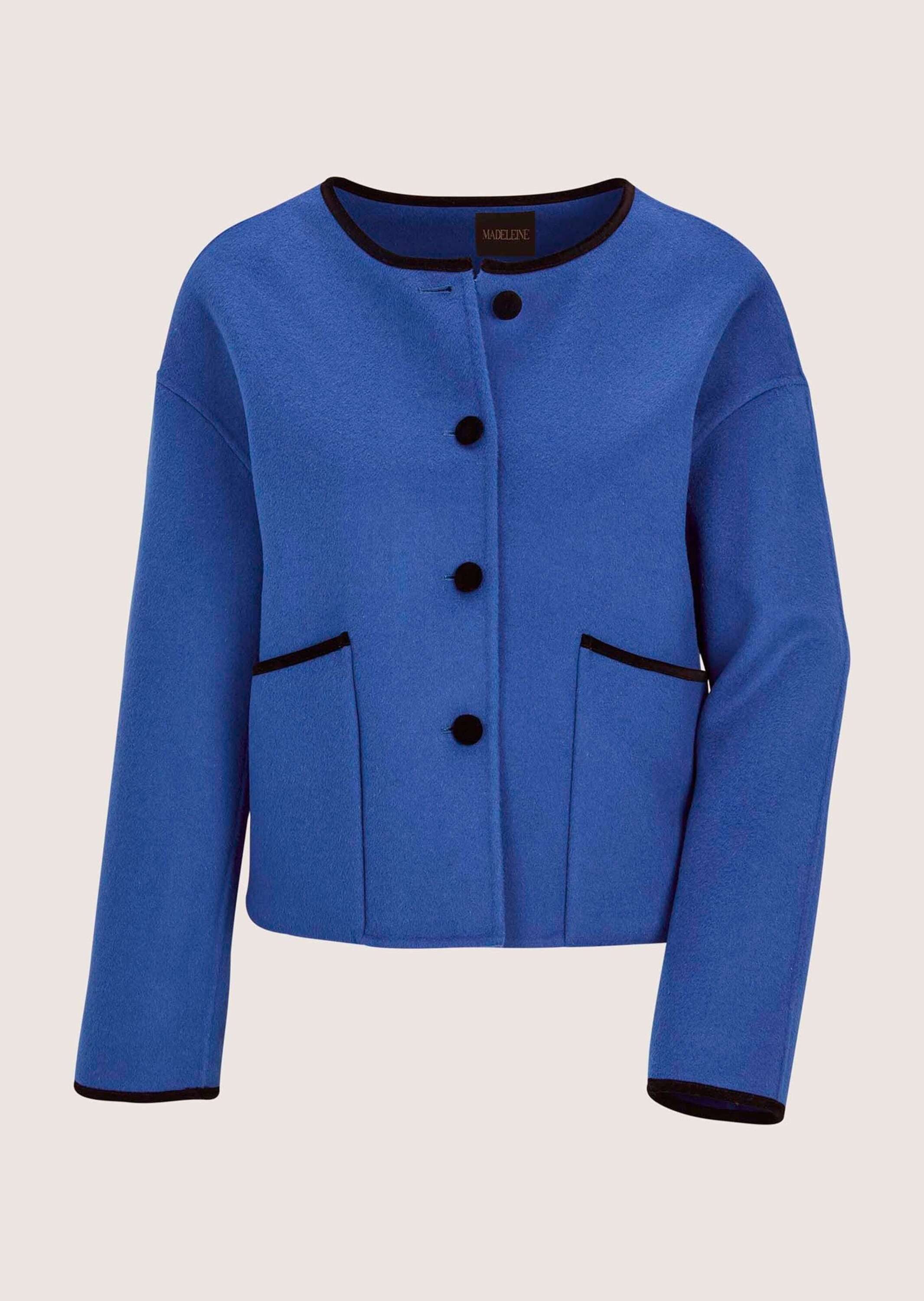 MADELEINE Outdoorjacke Trendige Kurzjacke mit Kontrastdetails Mit Rundhals, markanten Knöpfen und langen Ärmeln