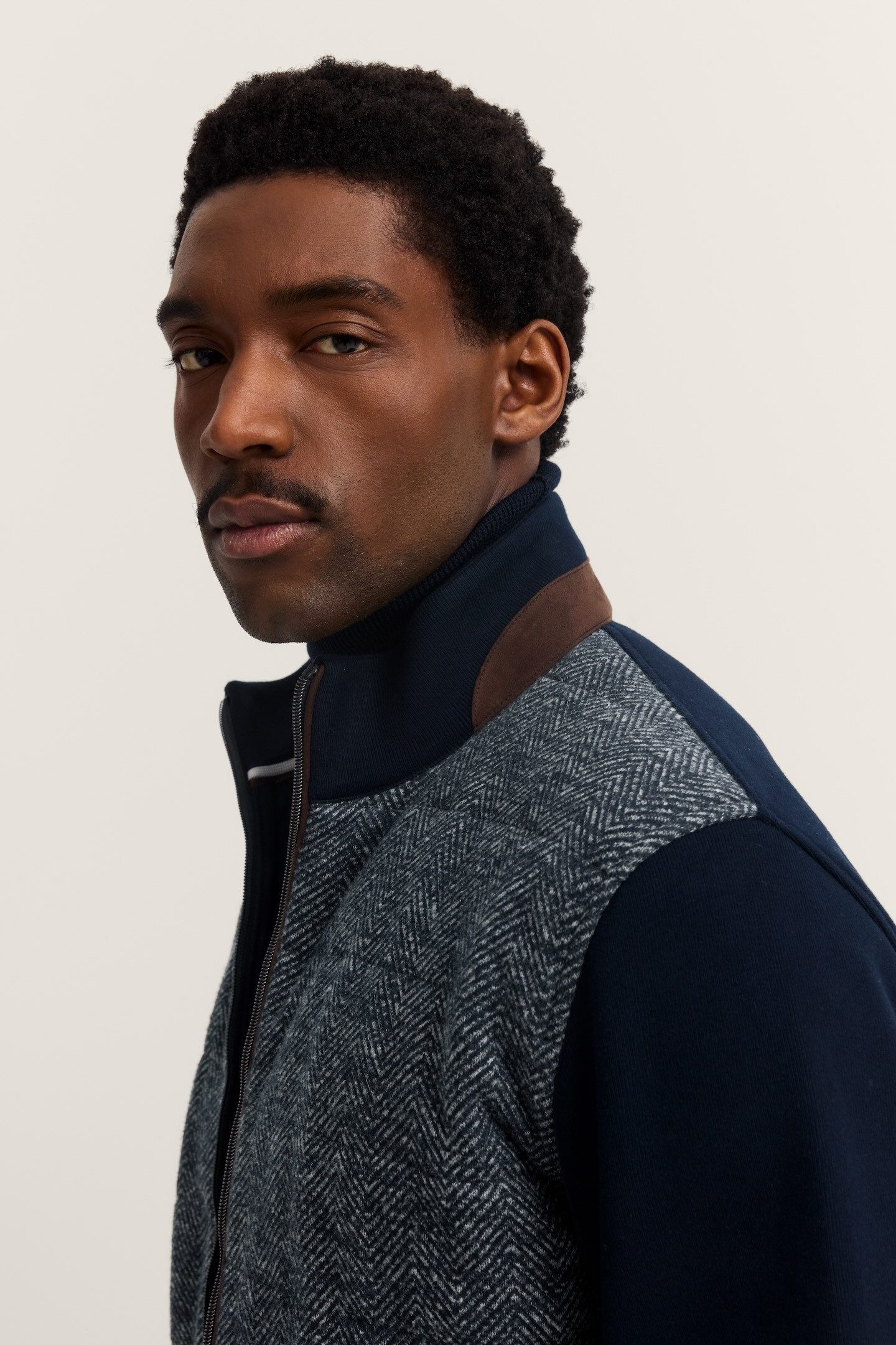 bugatti Sweatjacke Regular Fit mit Stehkragen und aus Baumwollmix