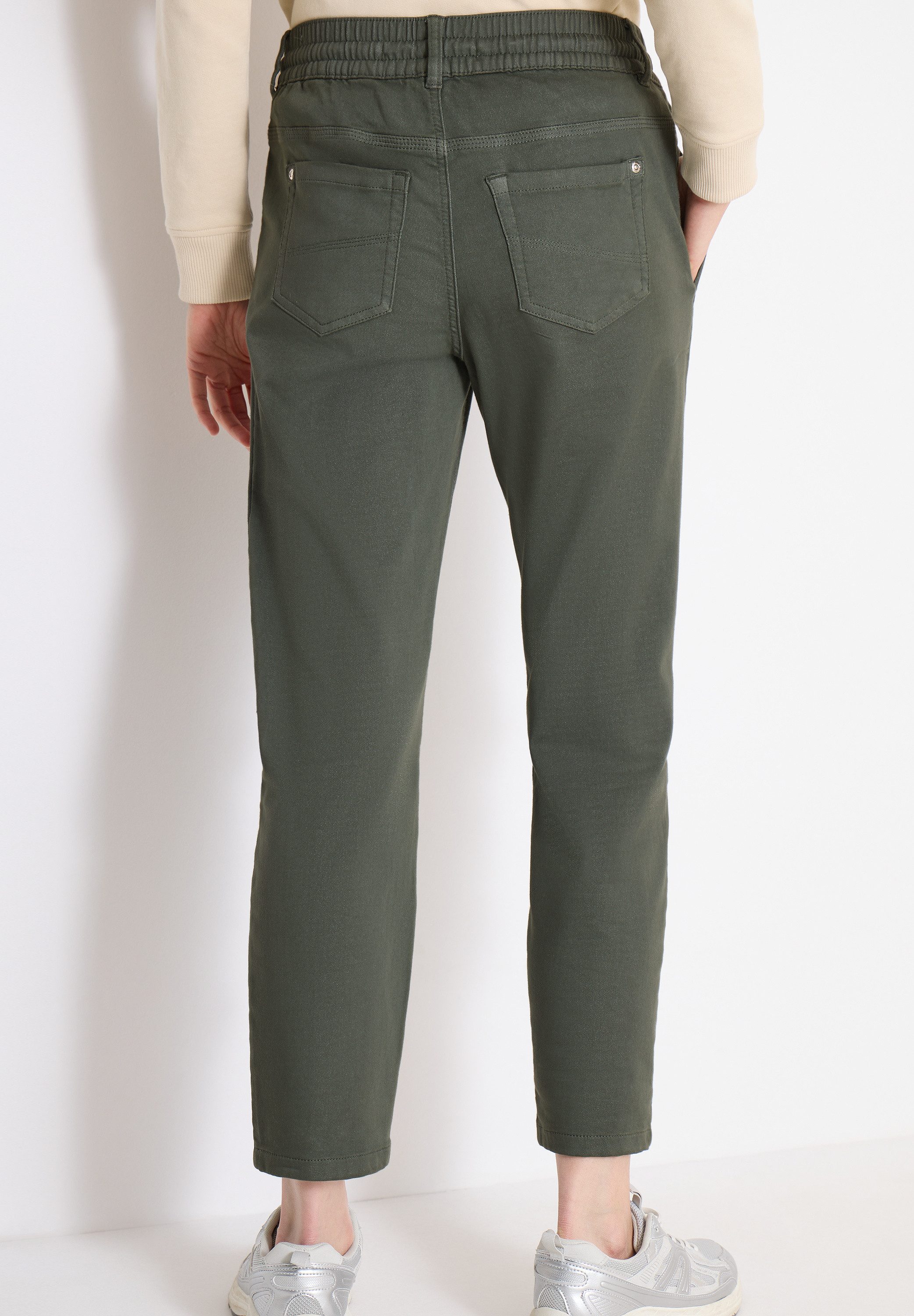 Jogger Pants Style Chelsea