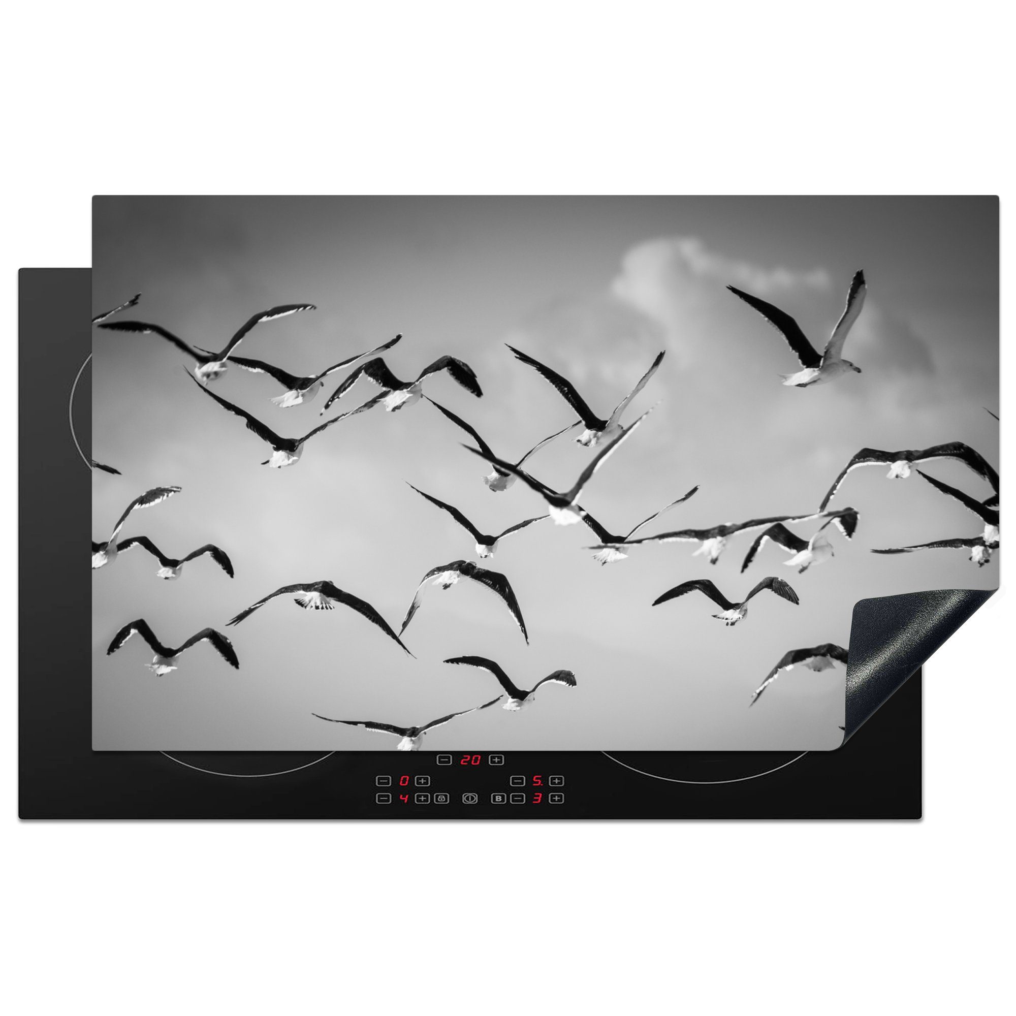 MuchoWow Herdblende-/Abdeckplatte Schwarz-Weiß-Fotografie einer Gruppe von fliegenden Seemöwen, Vinyl, (1 tlg), 83x51 cm, Ceranfeldabdeckung, Arbeitsplatte für küche